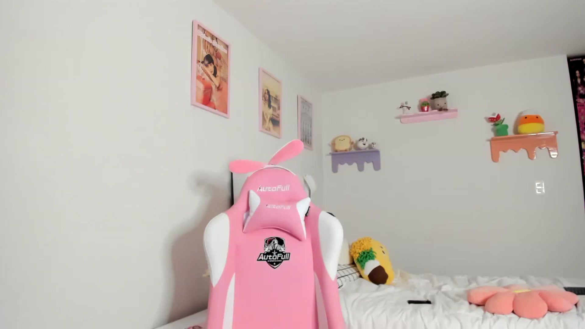 Gallery image thumbnail from Cherrycute666's myfreecams stream on, 05/22/2023, 03:57 image 2 of 20