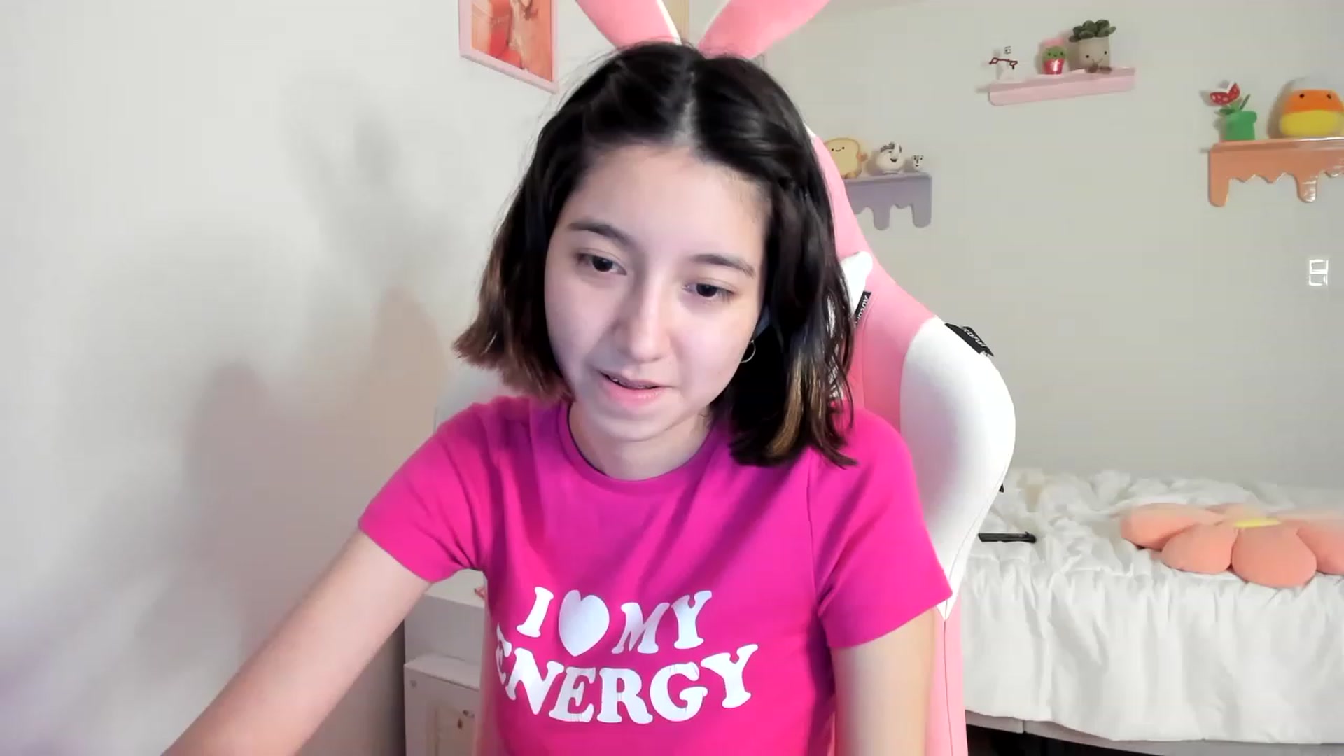 Gallery image thumbnail from Cherrycute666's myfreecams stream on, 05/22/2023, 08:45 image 1 of 20