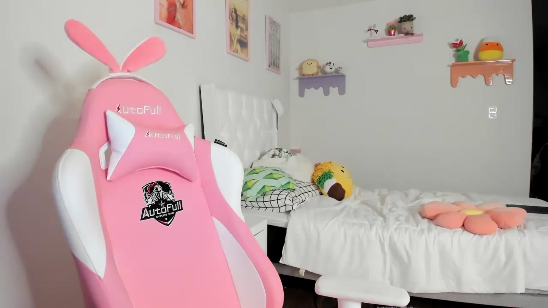 Gallery image thumbnail from Cherrycute666's myfreecams stream on, 05/22/2023, 08:45 image 18 of 20