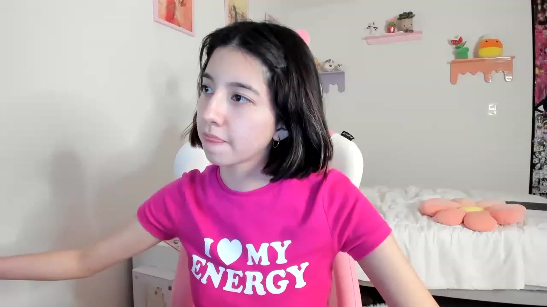 Gallery image thumbnail from Cherrycute666's myfreecams stream on, 05/22/2023, 08:45 image 17 of 20