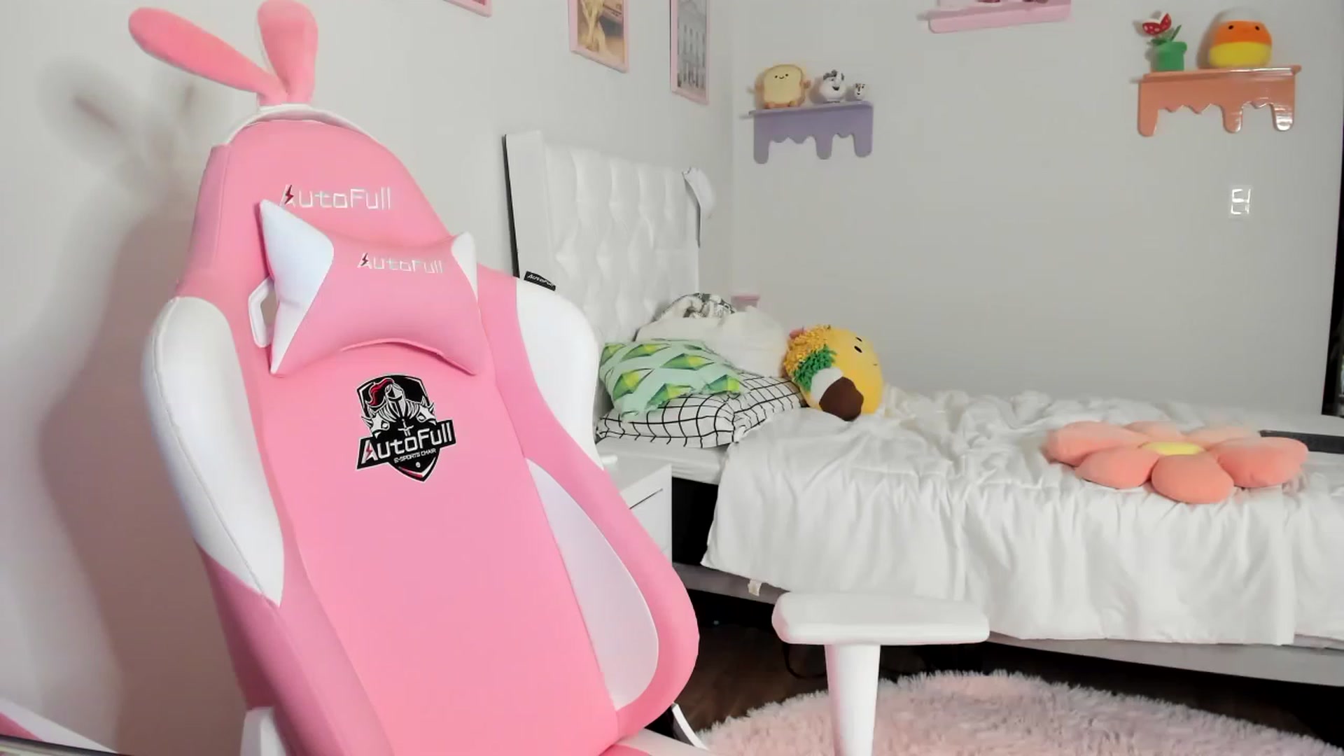Gallery image thumbnail from Cherrycute666's myfreecams stream on, 05/22/2023, 09:57 image 18 of 20