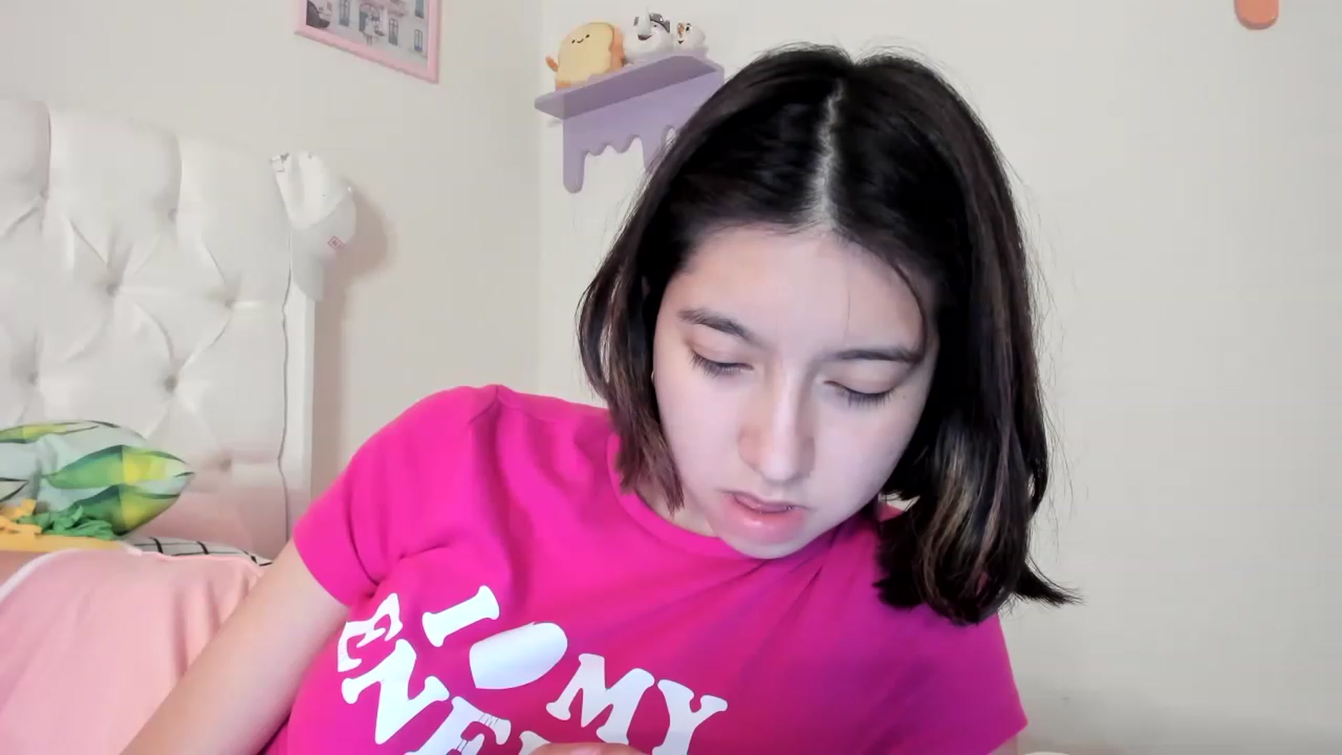 Gallery image thumbnail from Cherrycute666's myfreecams stream on, 05/22/2023, 10:39 image 2 of 20