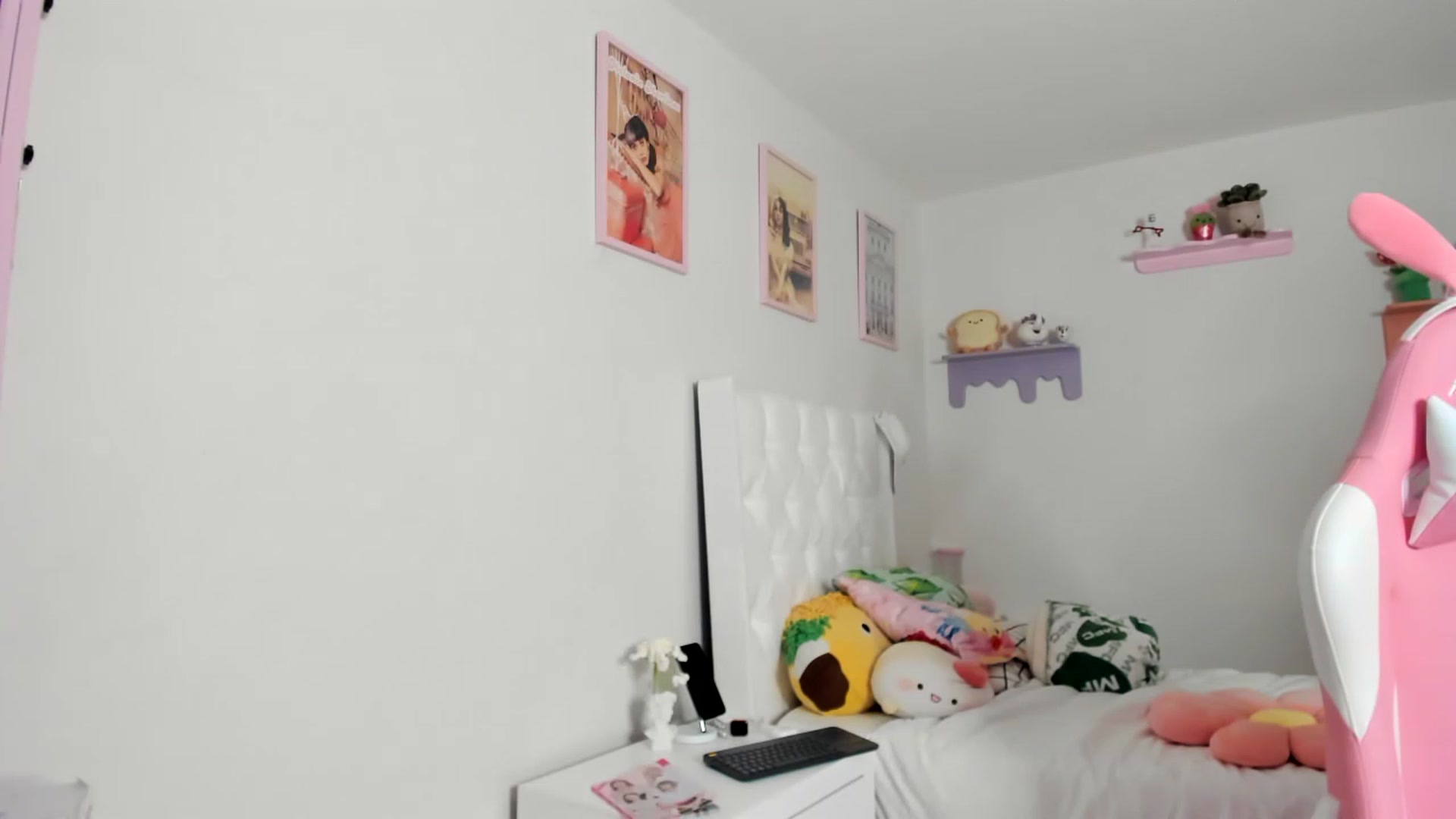 Gallery image thumbnail from Cherrycute666's myfreecams stream on, 05/23/2023, 06:49 image 2 of 20