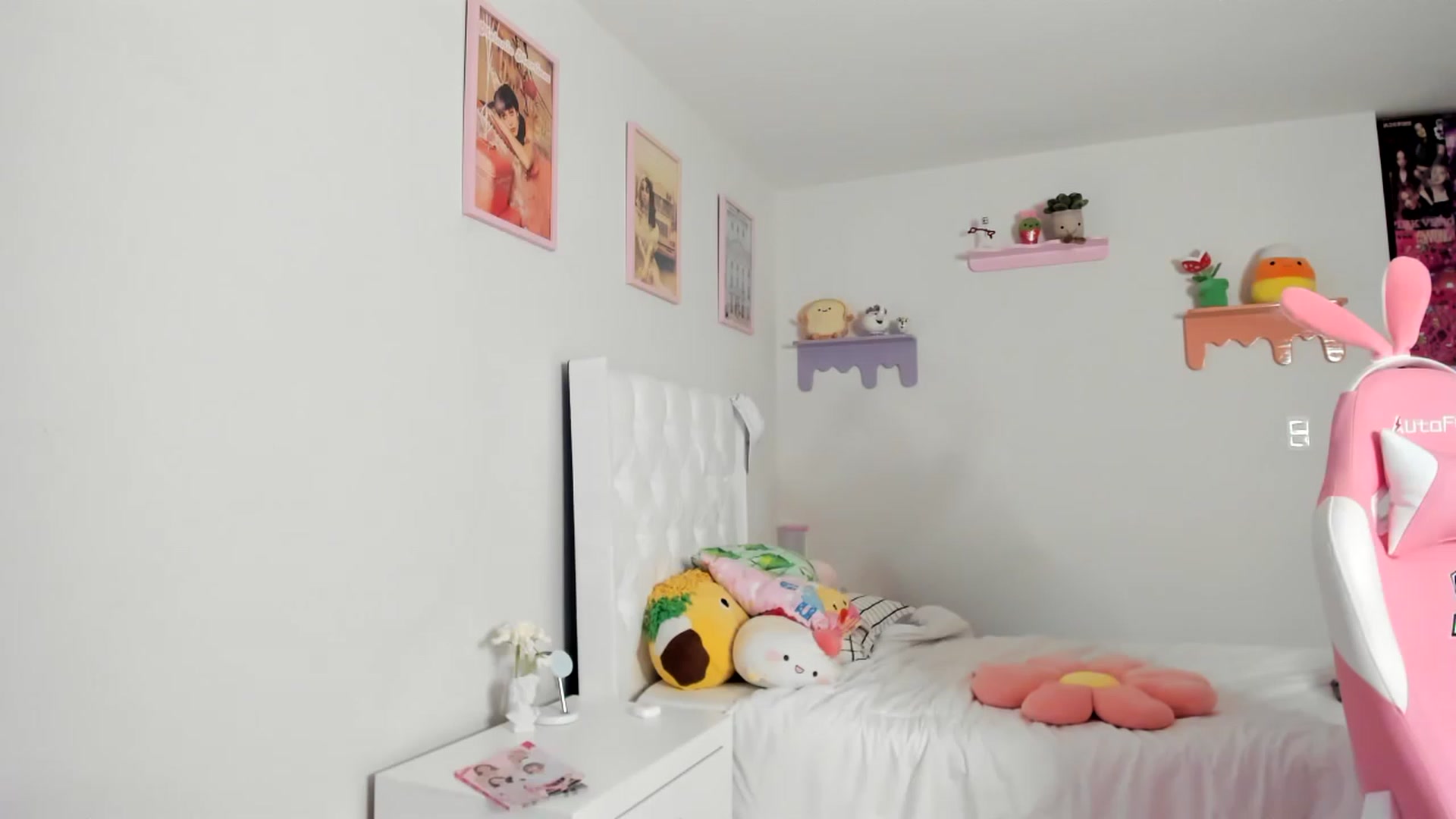 Gallery image thumbnail from Cherrycute666's myfreecams stream on, 05/23/2023, 08:04 image 9 of 20