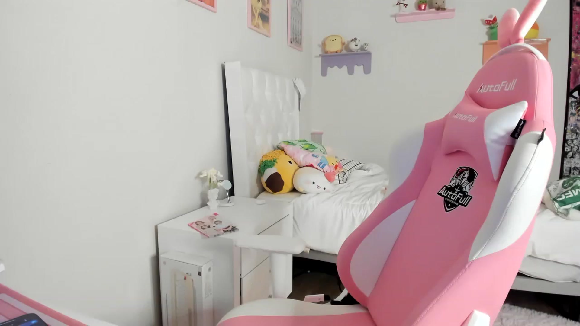 Gallery image thumbnail from Cherrycute666's myfreecams stream on, 05/23/2023, 08:04 image 19 of 20