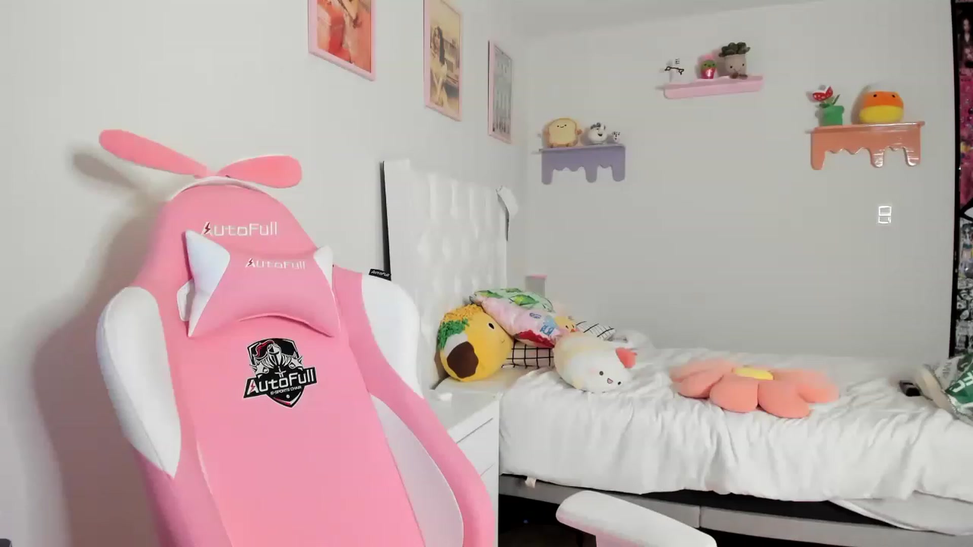 Gallery image thumbnail from Cherrycute666's myfreecams stream on, 05/23/2023, 10:39 image 10 of 20