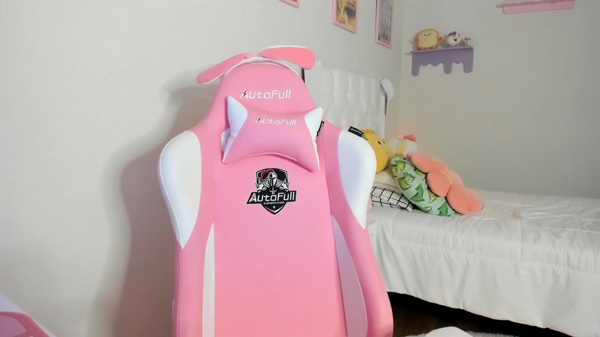 Gallery image thumbnail from Cherrycute666's myfreecams stream on, 05/24/2023, 06:12 image 8 of 20