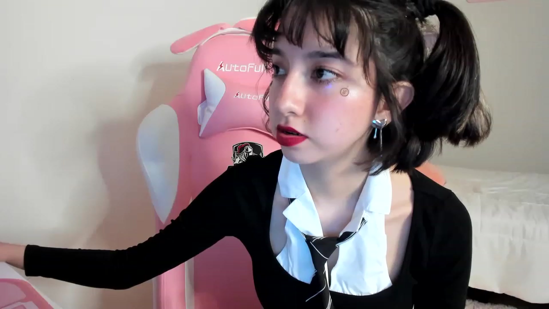 Gallery image thumbnail from Cherrycute666's myfreecams stream on, 05/24/2023, 06:12 image 6 of 20
