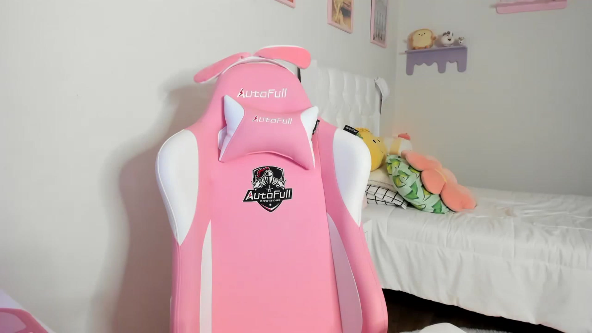 Gallery image thumbnail from Cherrycute666's myfreecams stream on, 05/24/2023, 06:12 image 9 of 20