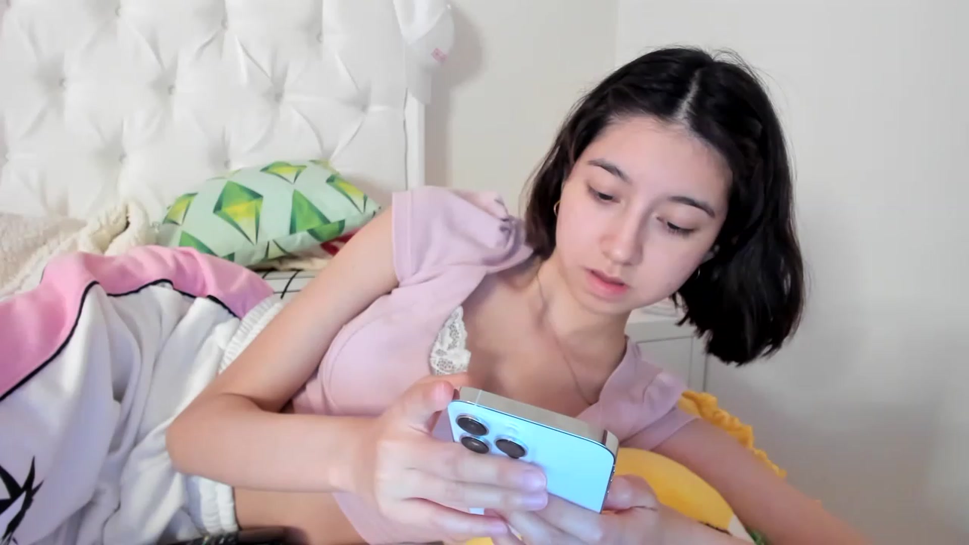 Gallery image thumbnail from Cherrycute666's myfreecams stream on, 05/24/2023, 21:23 image 3 of 20