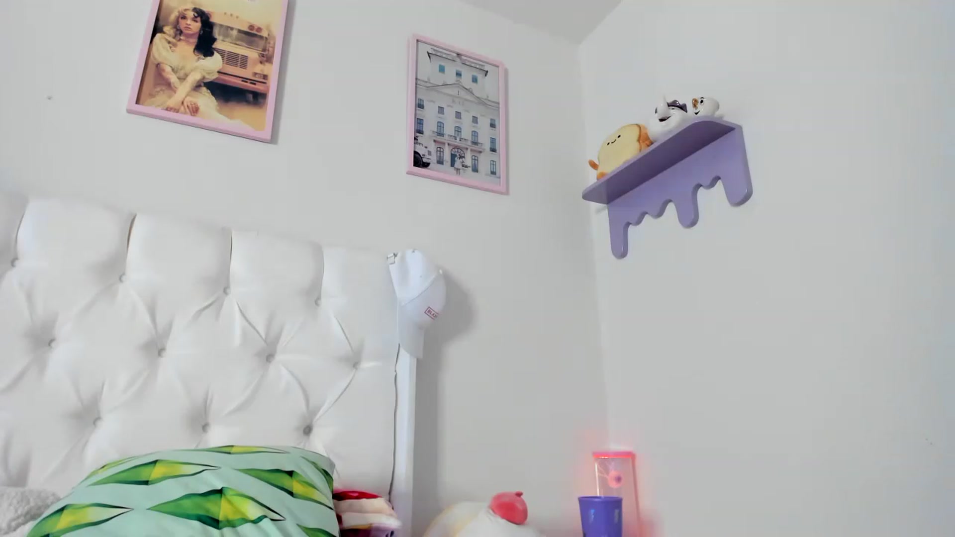 Gallery image thumbnail from Cherrycute666's myfreecams stream on, 05/25/2023, 24:34 image 16 of 20