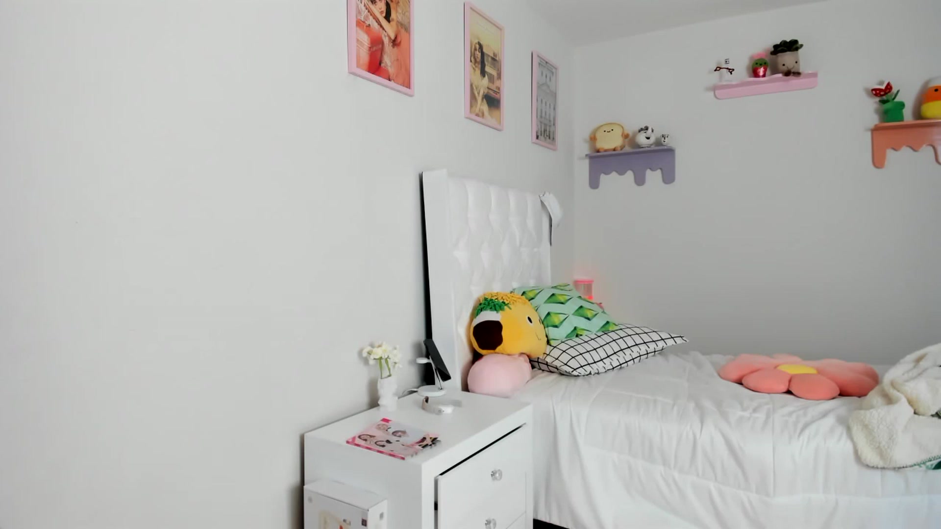 Gallery image thumbnail from Cherrycute666's myfreecams stream on, 05/25/2023, 19:27 image 8 of 20