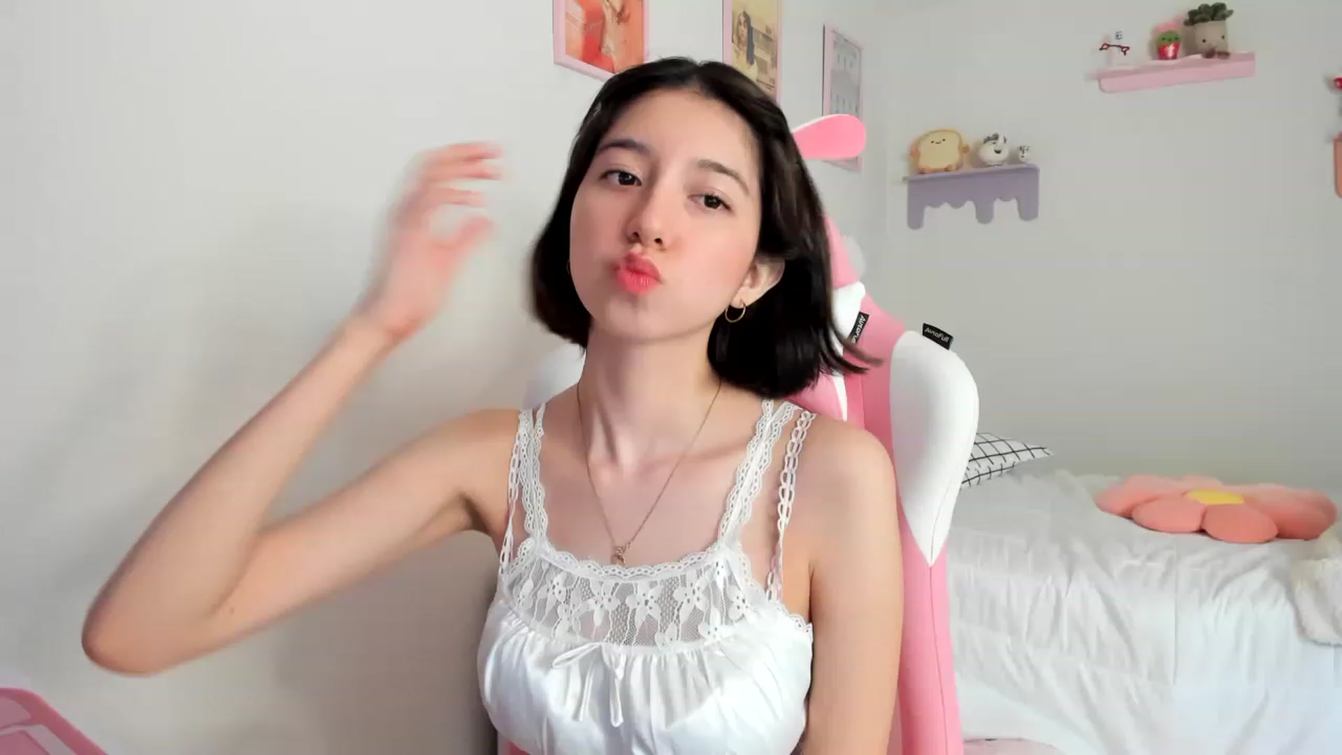 Gallery image thumbnail from Cherrycute666's myfreecams stream on, 05/25/2023, 19:27 image 14 of 20