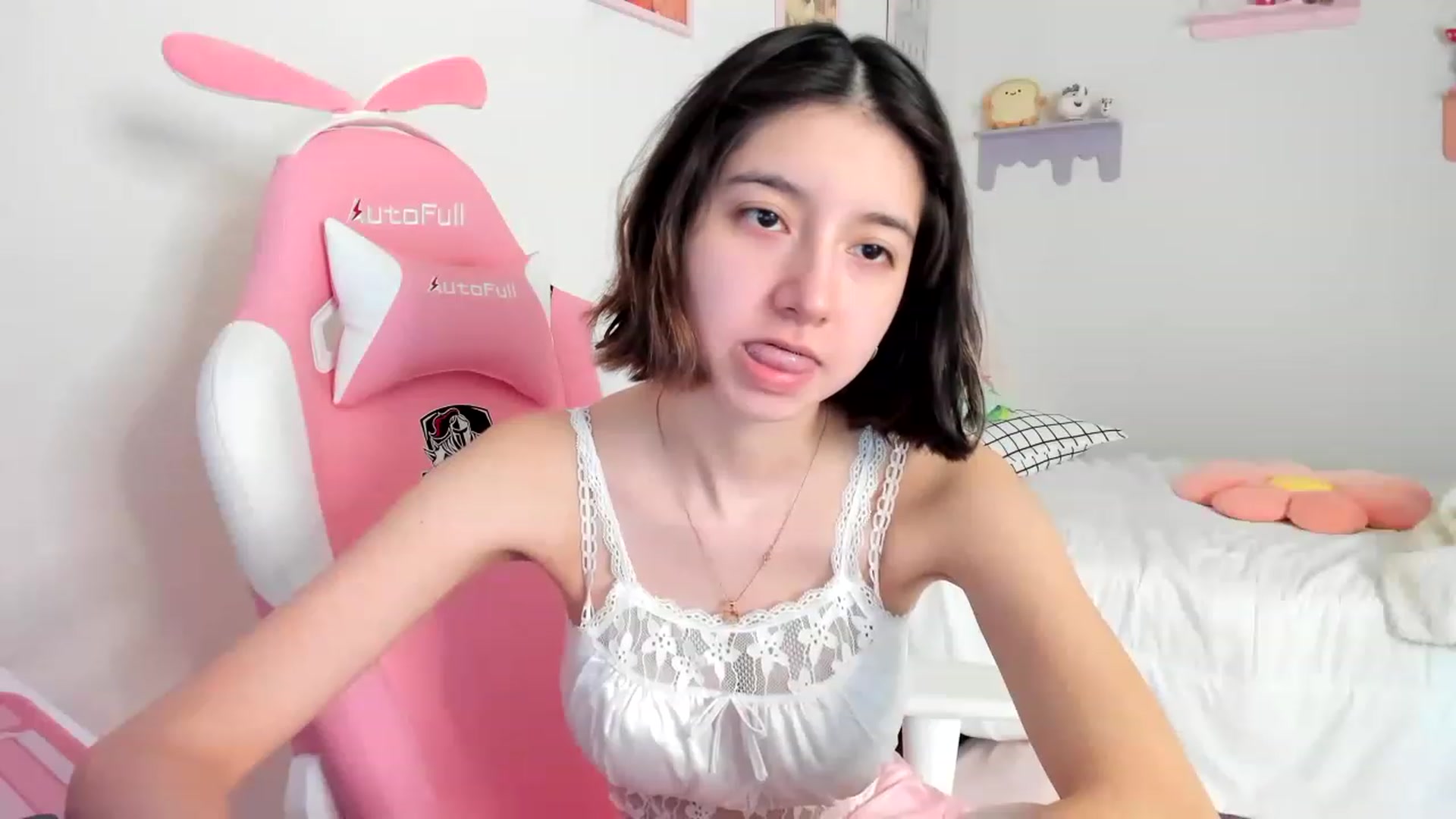 Gallery image thumbnail from Cherrycute666's myfreecams stream on, 05/25/2023, 19:27 image 6 of 20