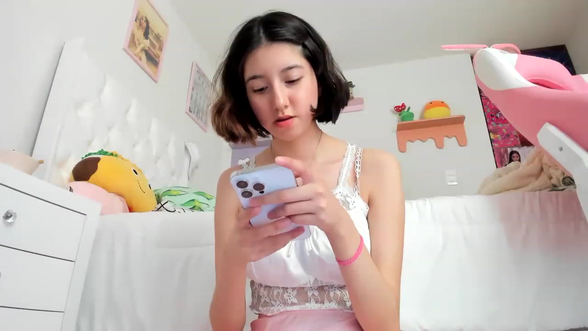 Gallery image thumbnail from Cherrycute666's myfreecams stream on, 05/25/2023, 21:10 image 17 of 20