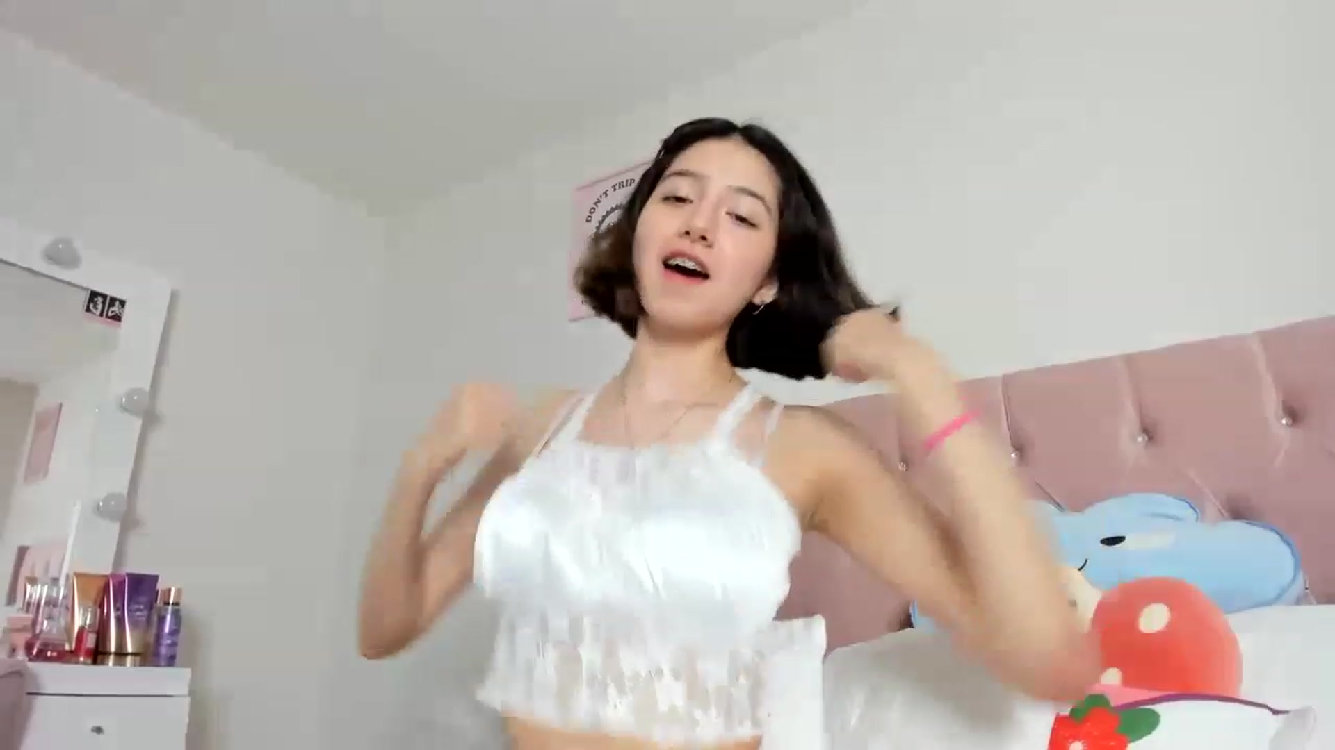 Gallery image thumbnail from Cherrycute666's myfreecams stream on, 05/26/2023, 24:53 image 19 of 20