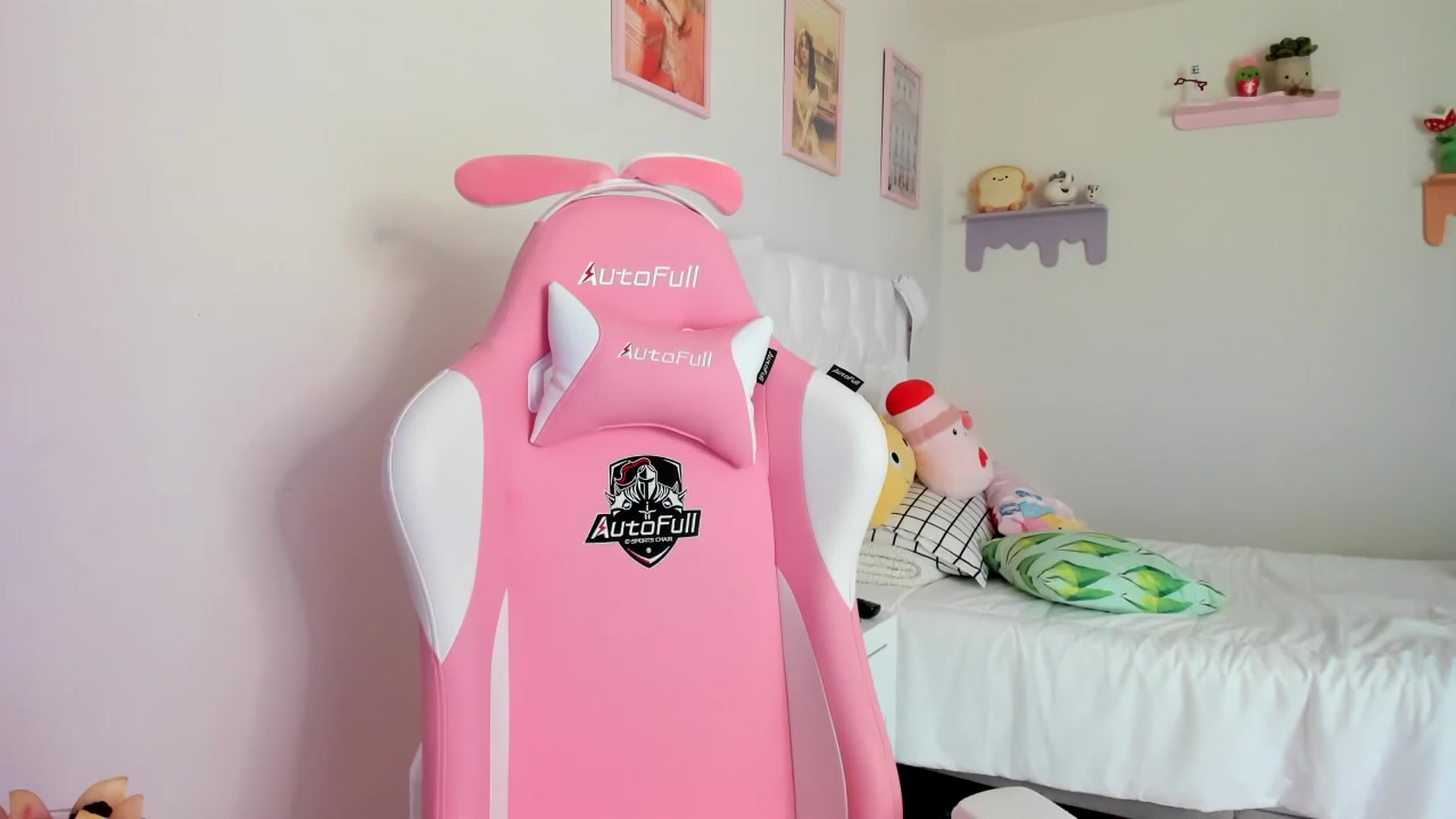 Gallery image thumbnail from Cherrycute666's myfreecams stream on, 05/26/2023, 21:33 image 3 of 20