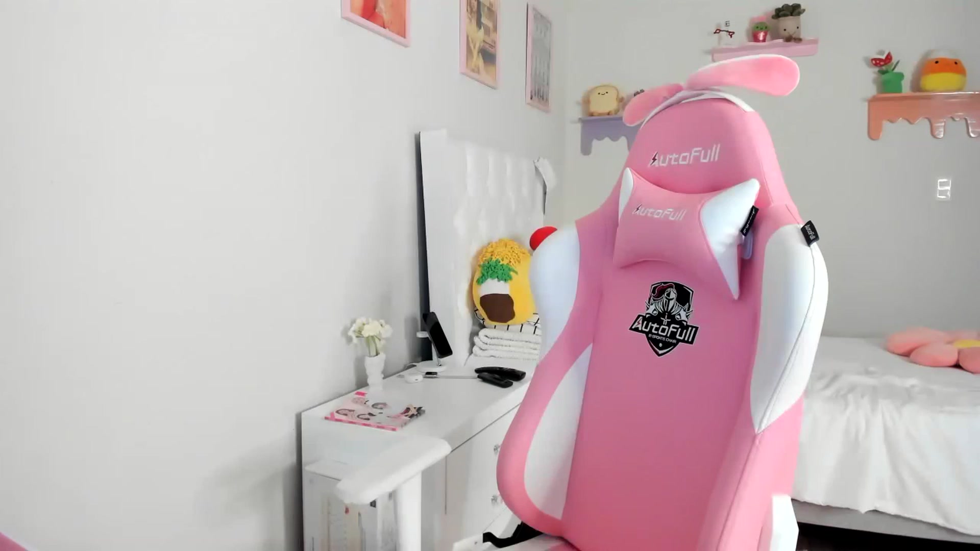 Gallery image thumbnail from Cherrycute666's myfreecams stream on, 05/26/2023, 22:04 image 20 of 20