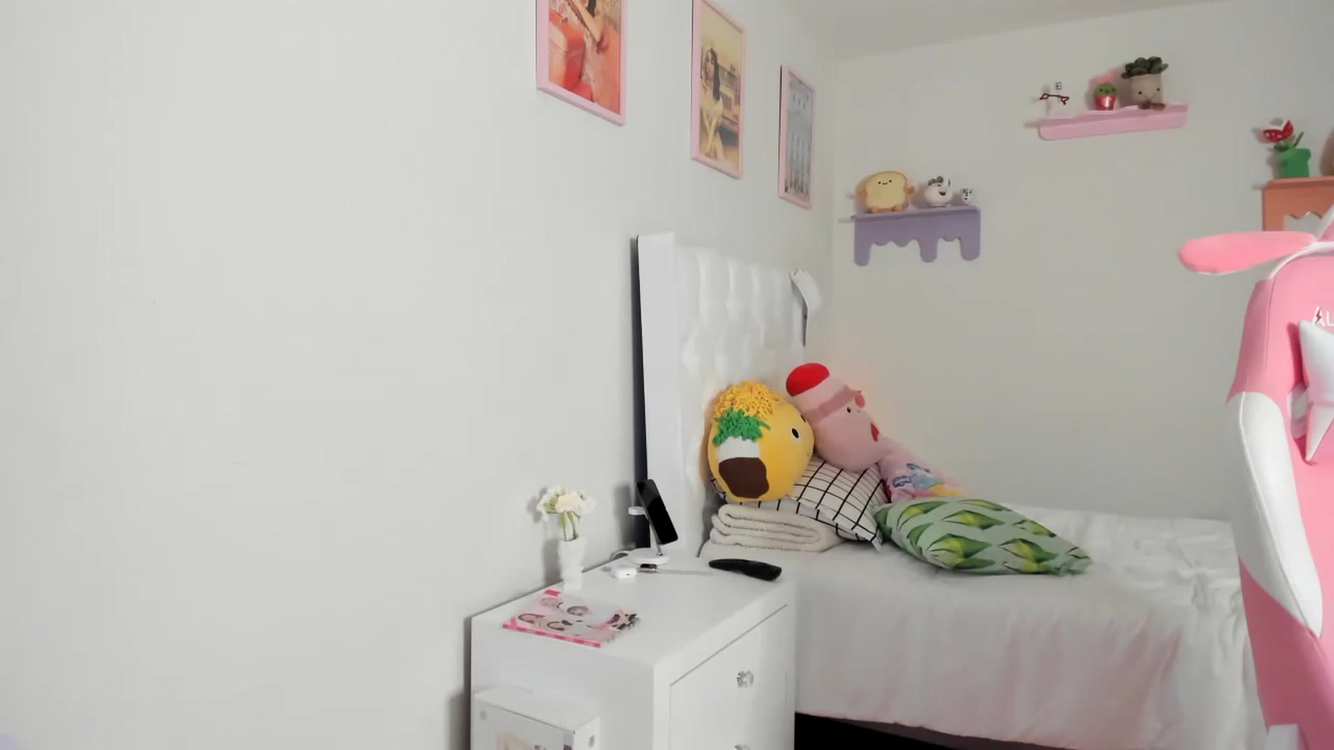 Gallery image thumbnail from Cherrycute666's myfreecams stream on, 05/27/2023, 01:52 image 14 of 20