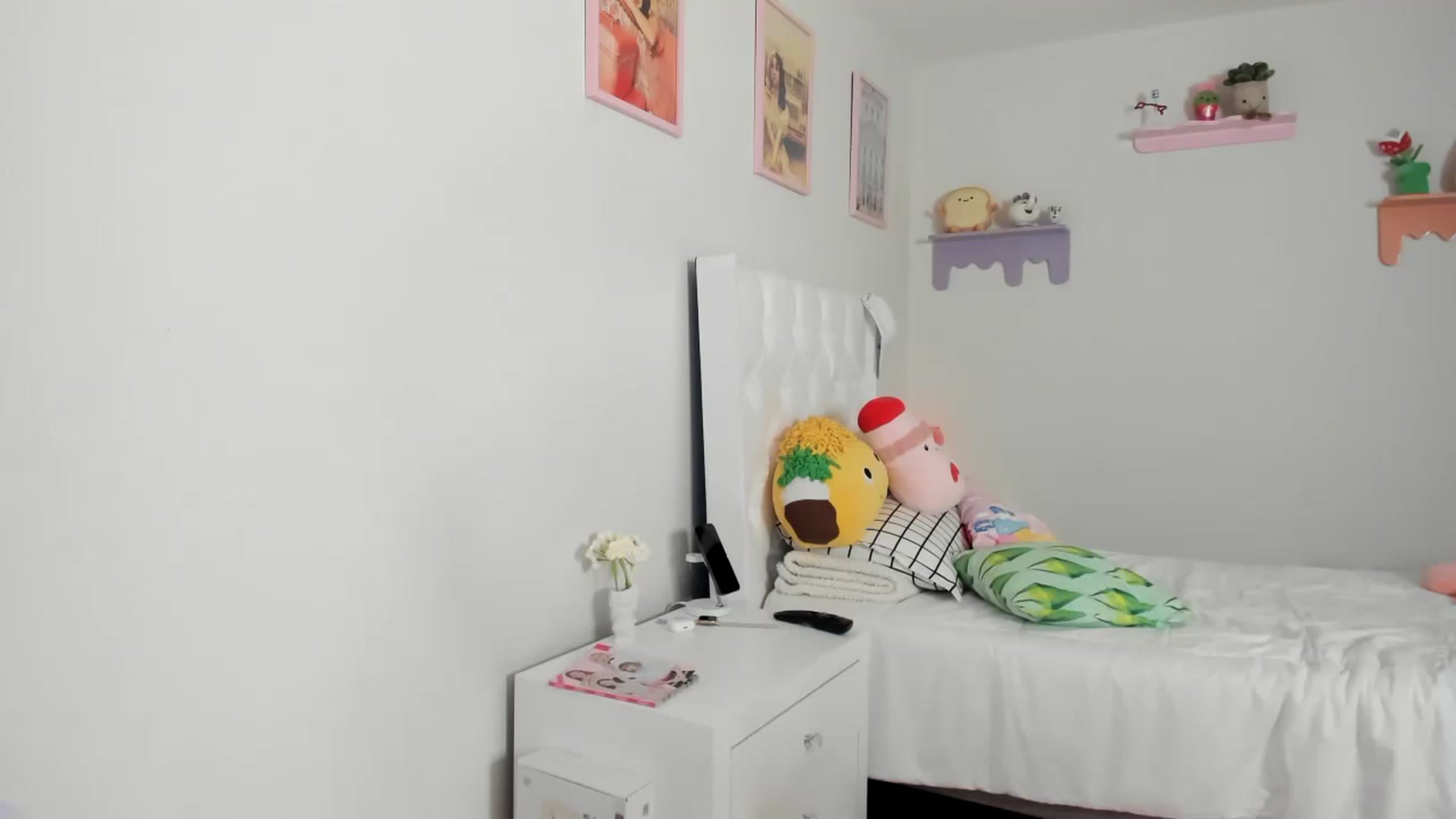 Gallery image thumbnail from Cherrycute666's myfreecams stream on, 05/27/2023, 01:52 image 13 of 20