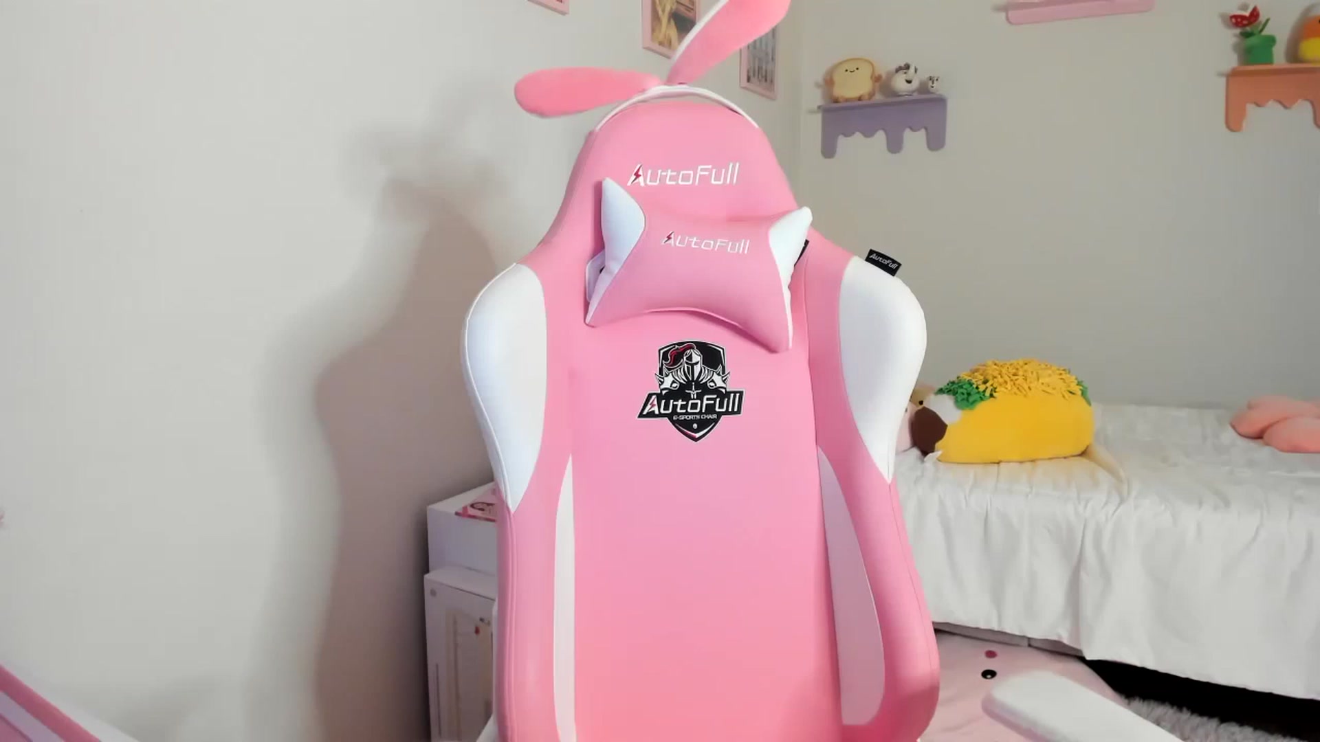 Gallery image thumbnail from Cherrycute666's myfreecams stream on, 05/27/2023, 07:30 image 3 of 20