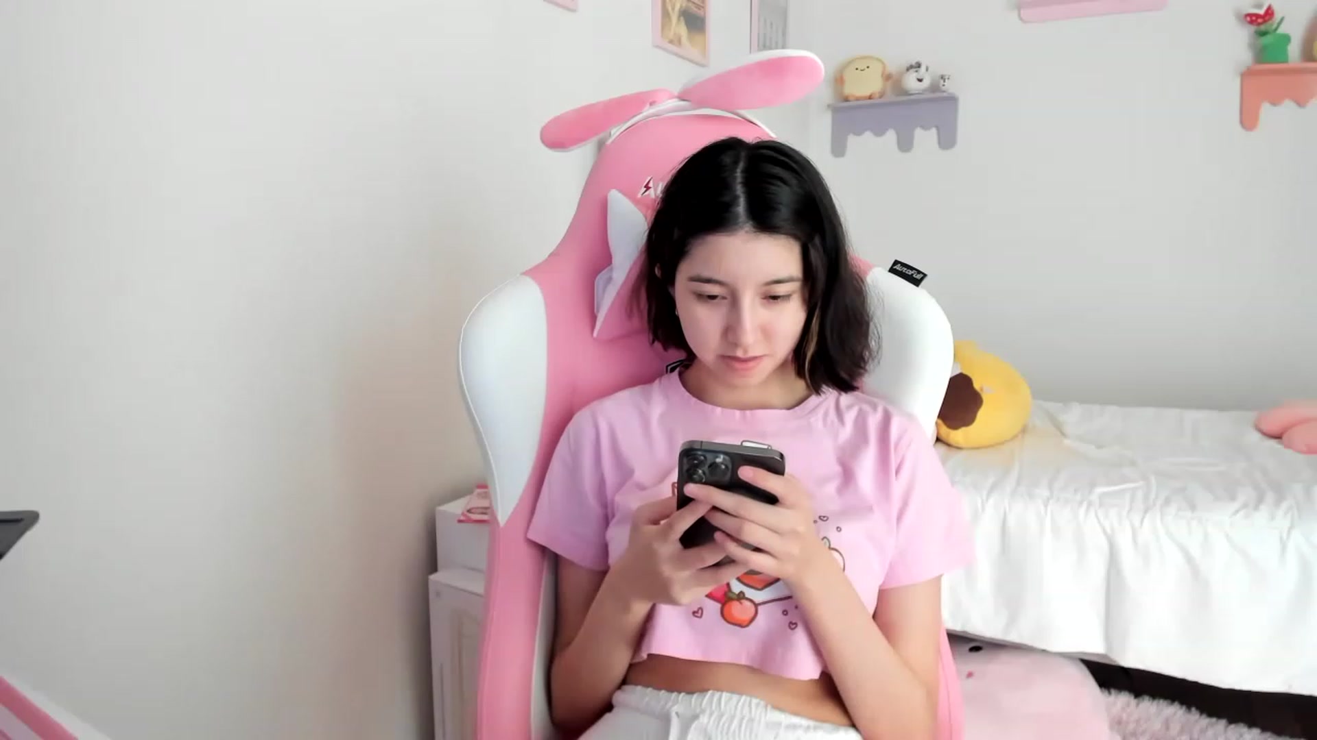 Gallery image thumbnail from Cherrycute666's myfreecams stream on, 05/27/2023, 16:05 image 14 of 20