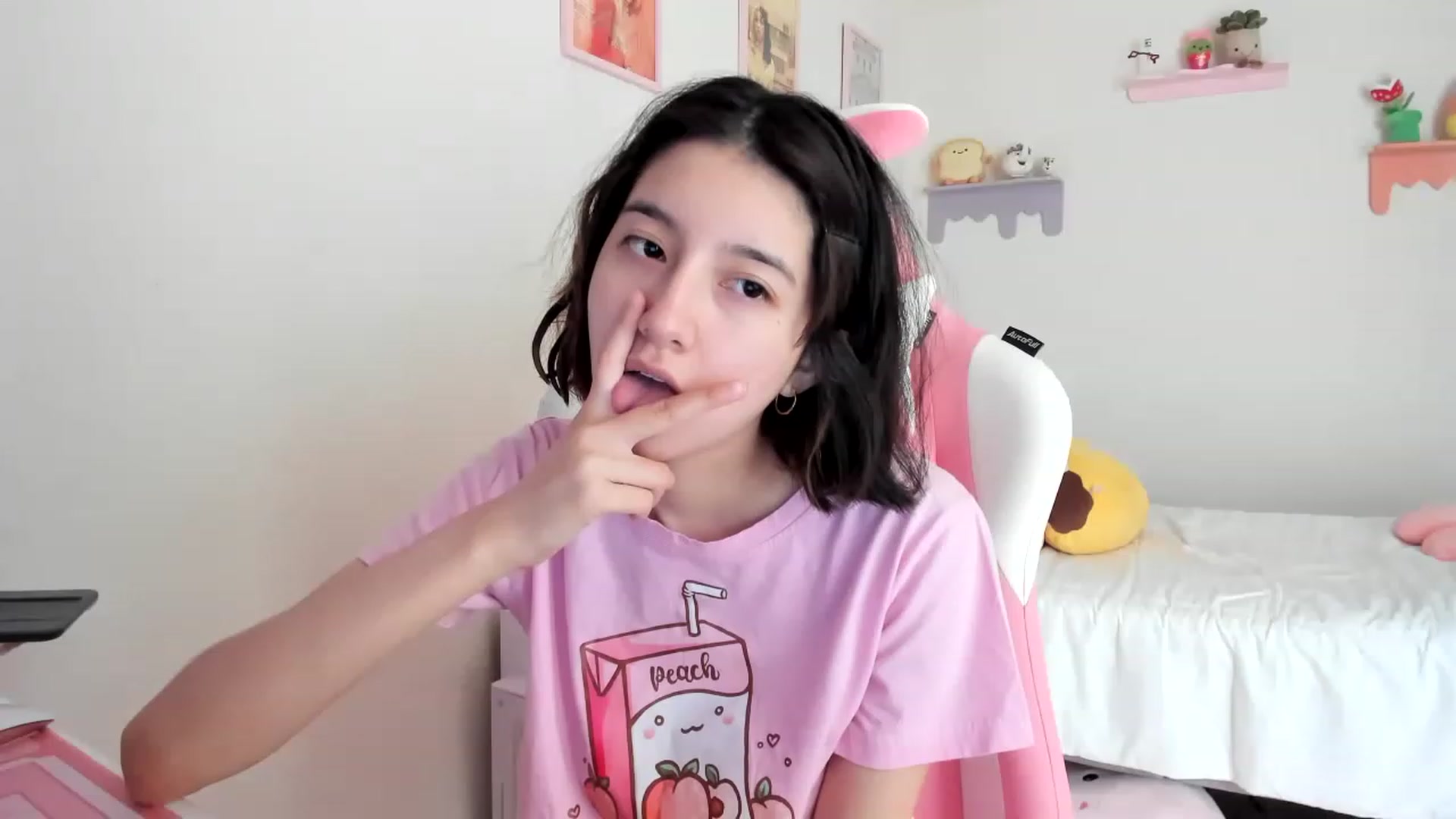 Gallery image thumbnail from Cherrycute666's myfreecams stream on, 05/27/2023, 16:05 image 16 of 20