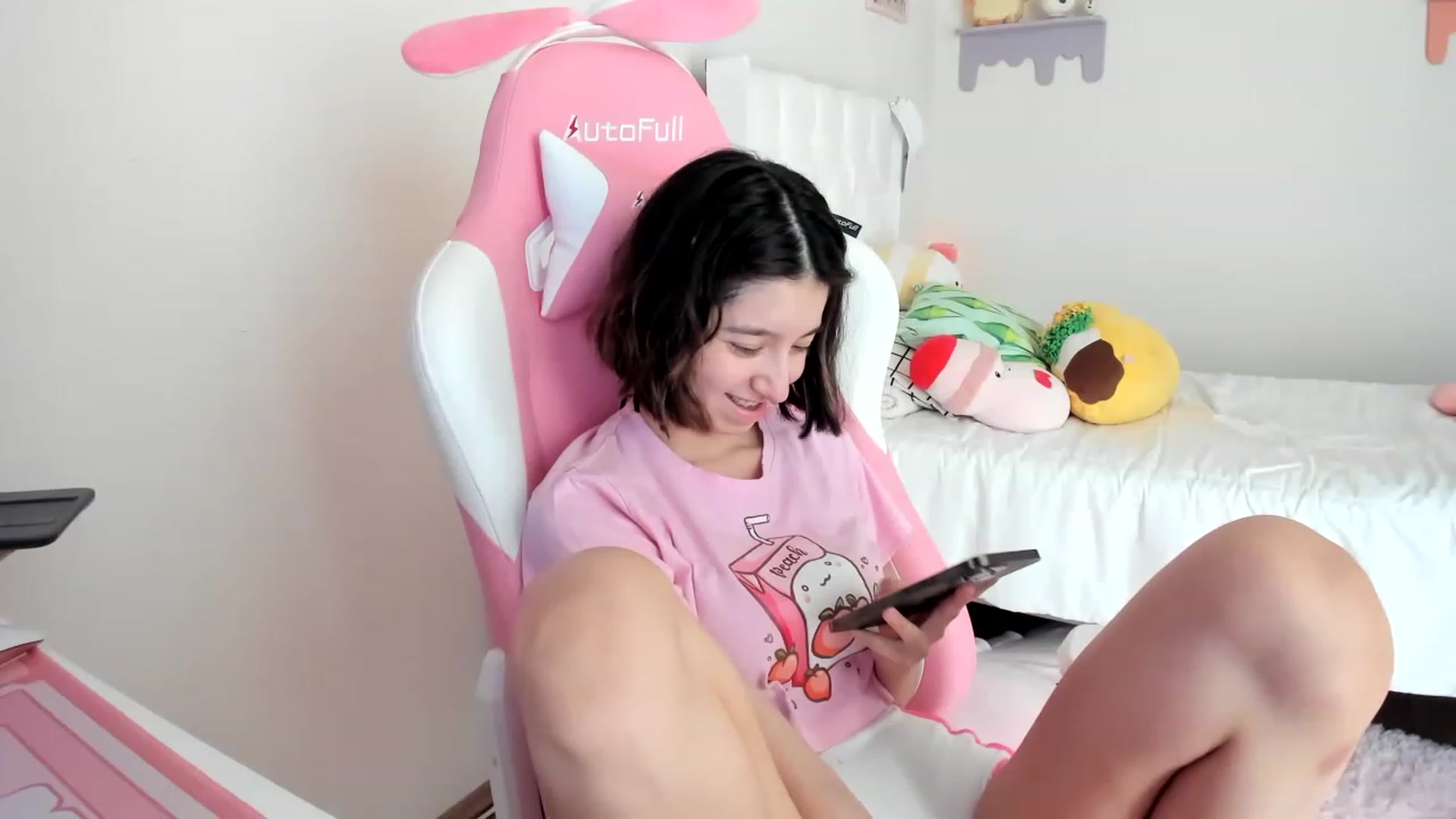 Gallery image thumbnail from Cherrycute666's myfreecams stream on, 05/27/2023, 16:05 image 19 of 20