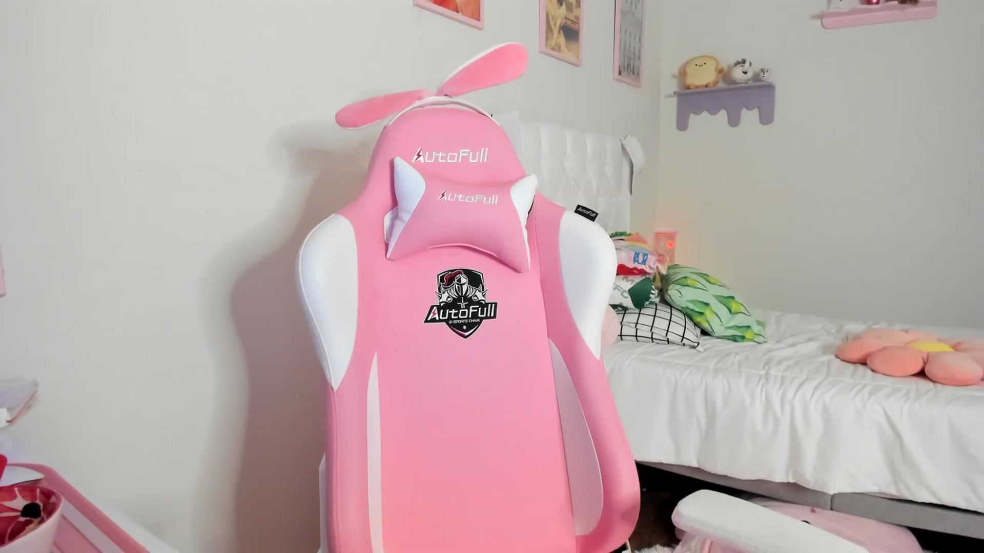 Gallery image thumbnail from Cherrycute666's myfreecams stream on, 05/28/2023, 04:00 image 12 of 20