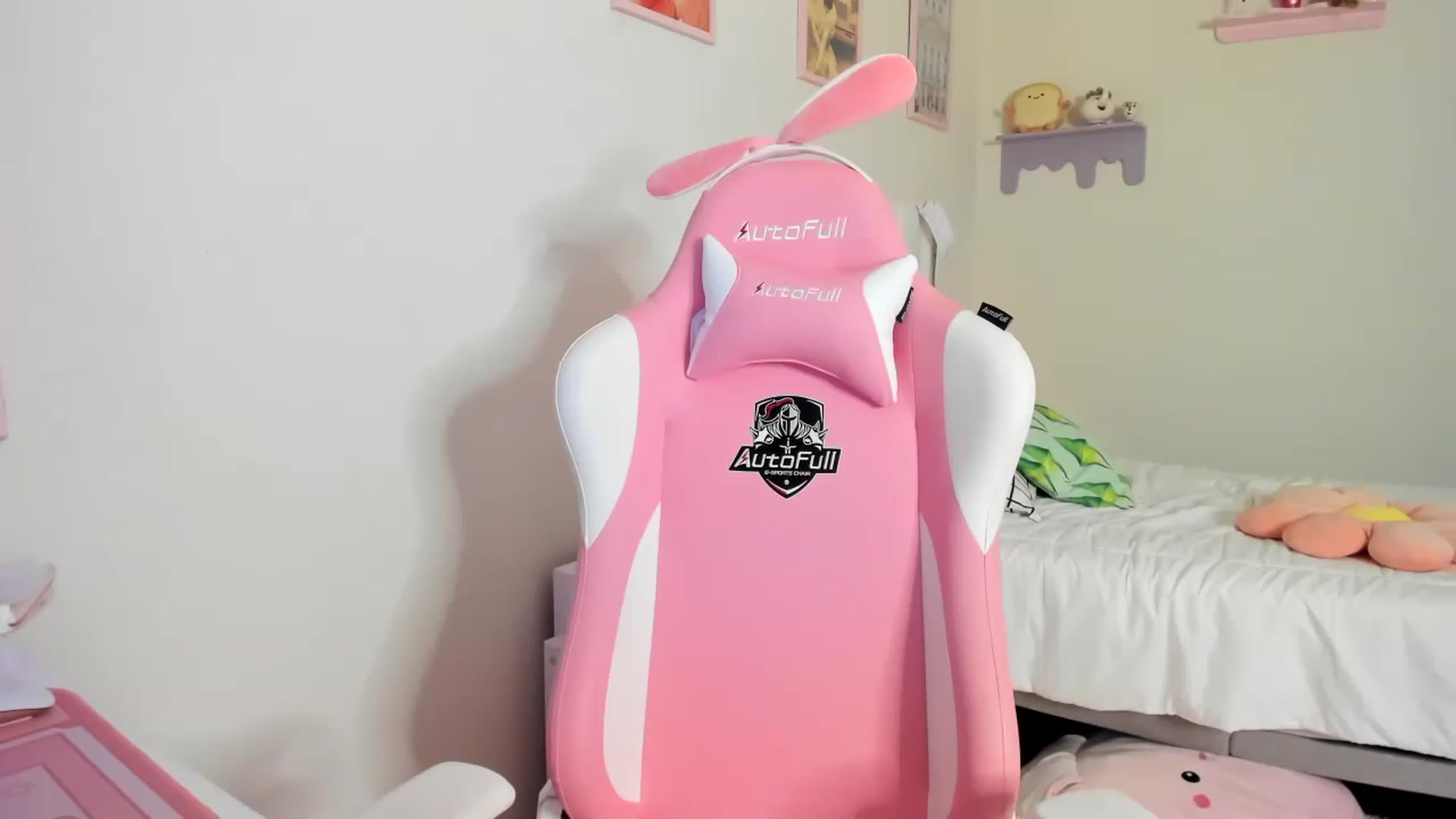 Gallery image thumbnail from Cherrycute666's myfreecams stream on, 05/28/2023, 04:00 image 15 of 20