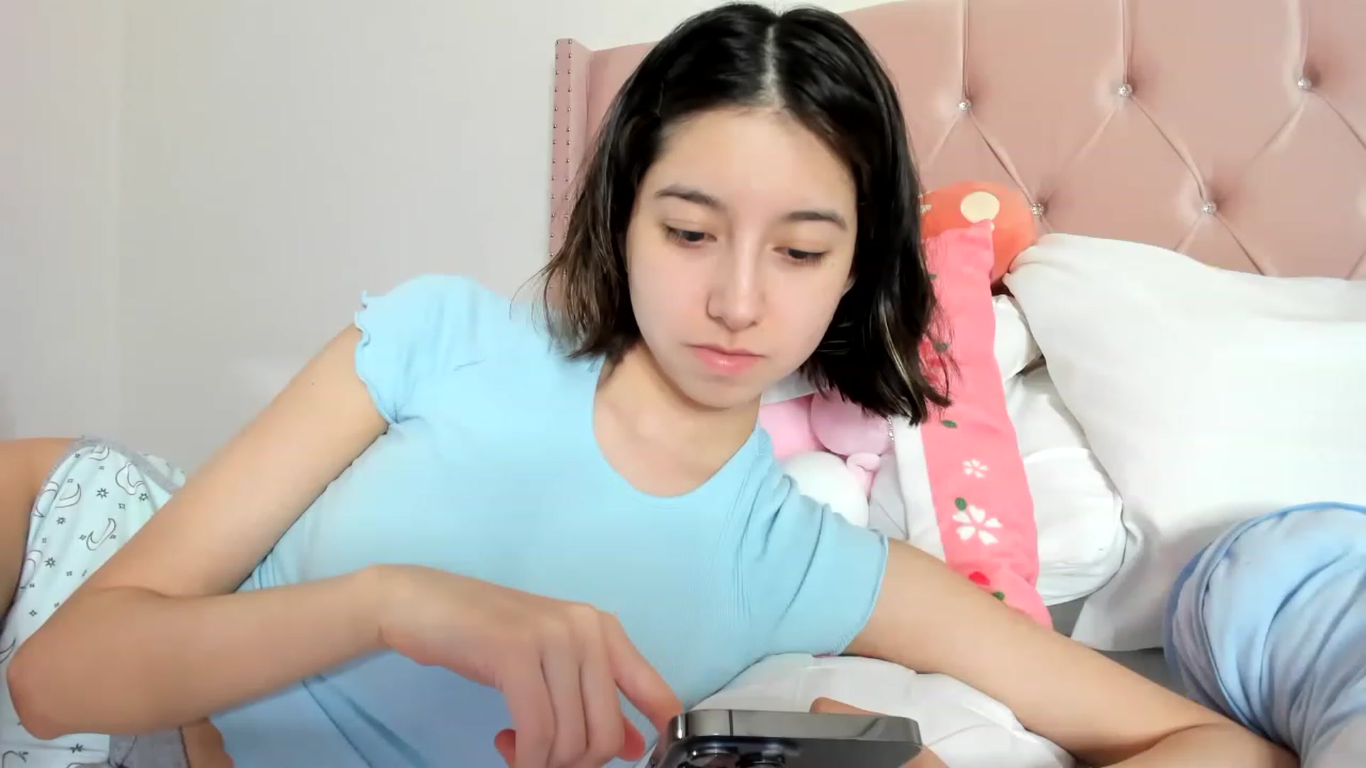 Gallery image thumbnail from Cherrycute666's myfreecams stream on, 05/31/2023, 09:37 image 10 of 20