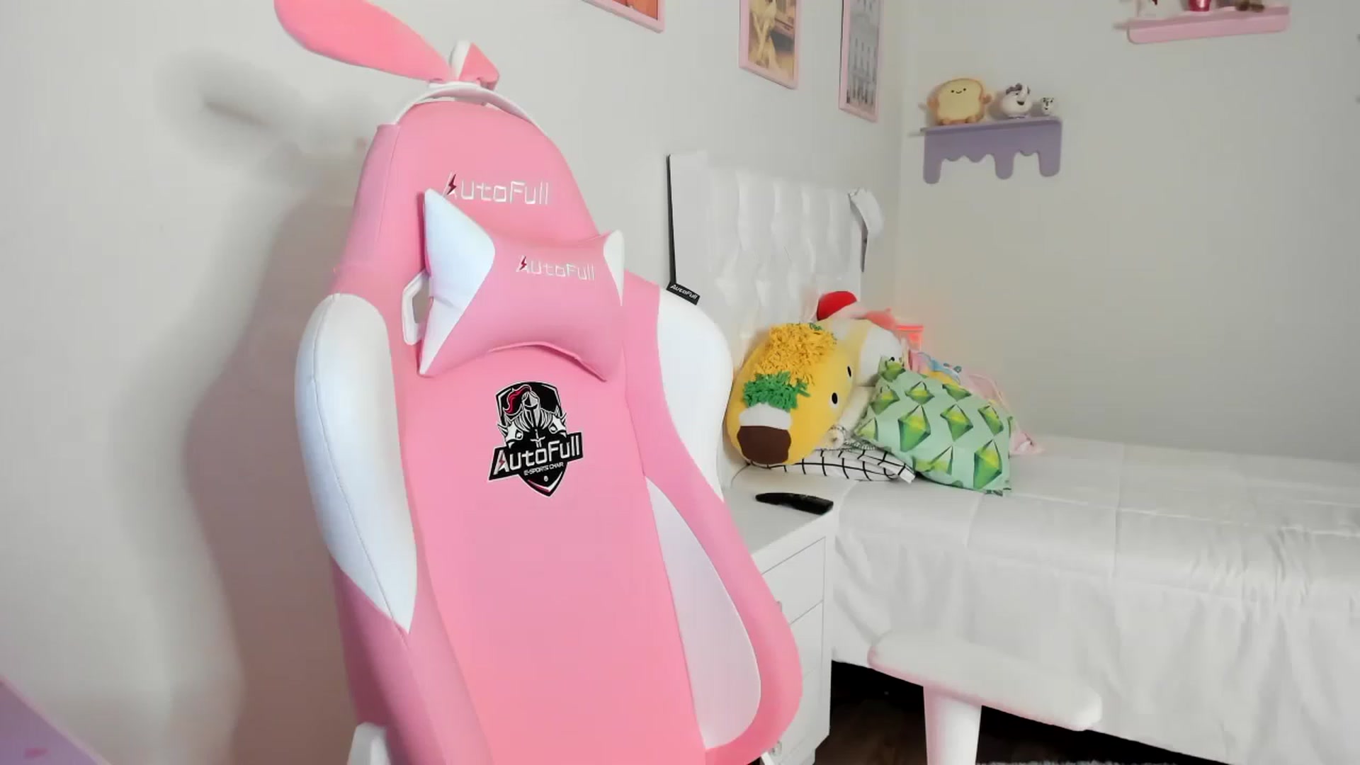 Gallery image thumbnail from Cherrycute666's myfreecams stream on, 06/01/2023, 04:26 image 15 of 20