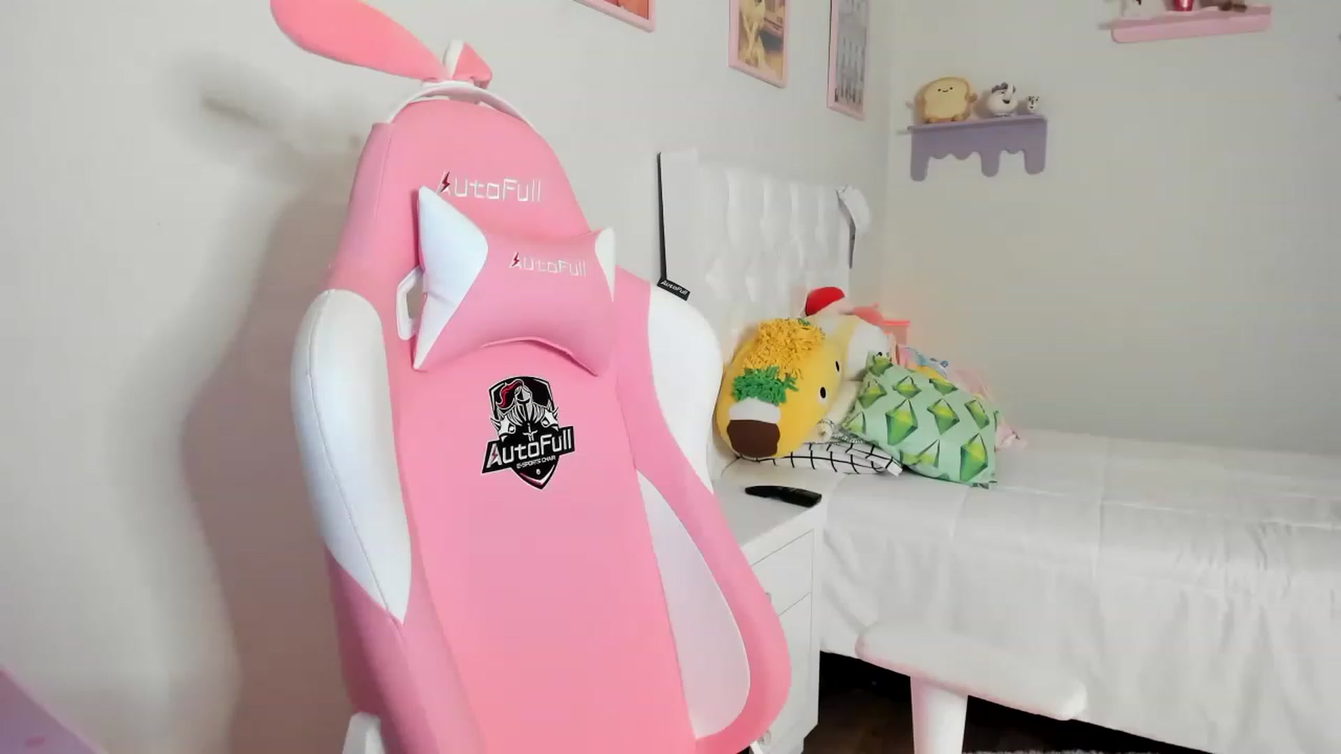 Gallery image thumbnail from Cherrycute666's myfreecams stream on, 06/01/2023, 04:26 image 16 of 20