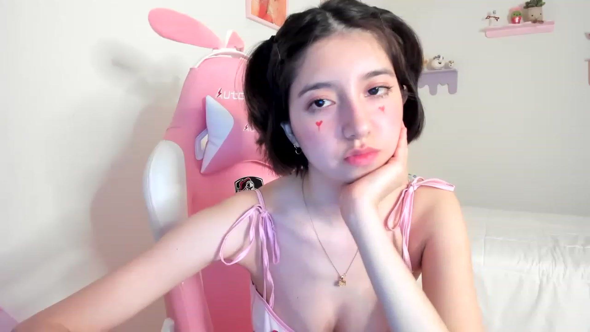 Gallery image thumbnail from Cherrycute666's myfreecams stream on, 06/01/2023, 04:26 image 6 of 20