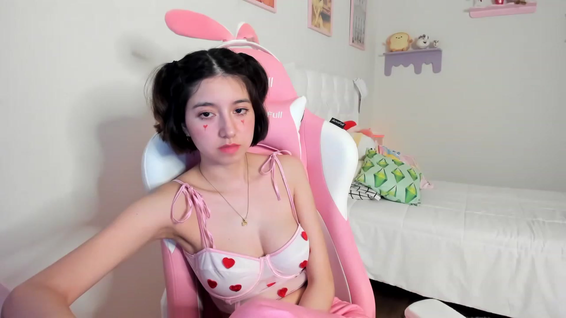 Gallery image thumbnail from Cherrycute666's myfreecams stream on, 06/01/2023, 04:26 image 18 of 20
