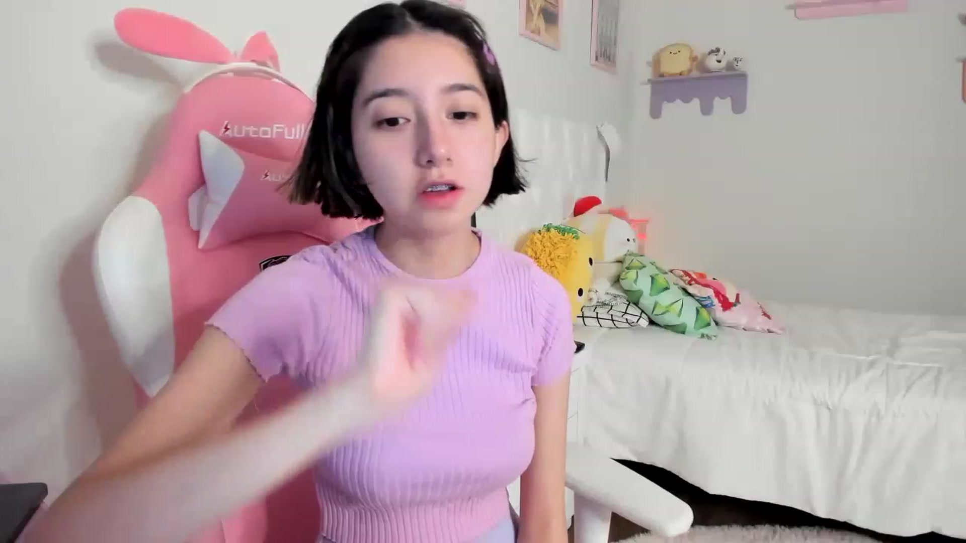 Gallery image thumbnail from Cherrycute666's myfreecams stream on, 06/01/2023, 10:32 image 6 of 20