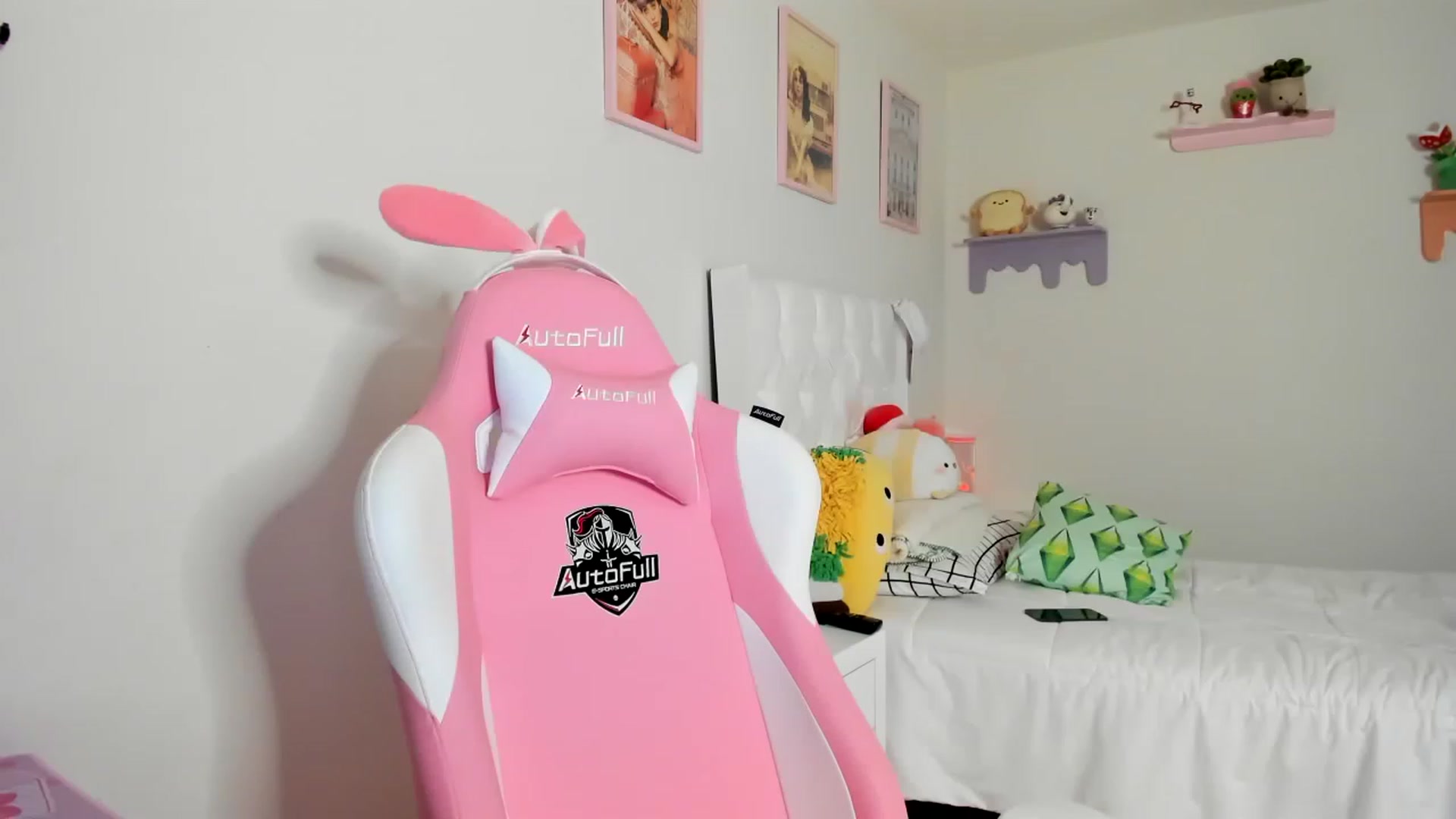 Gallery image thumbnail from Cherrycute666's myfreecams stream on, 06/01/2023, 13:36 image 1 of 20