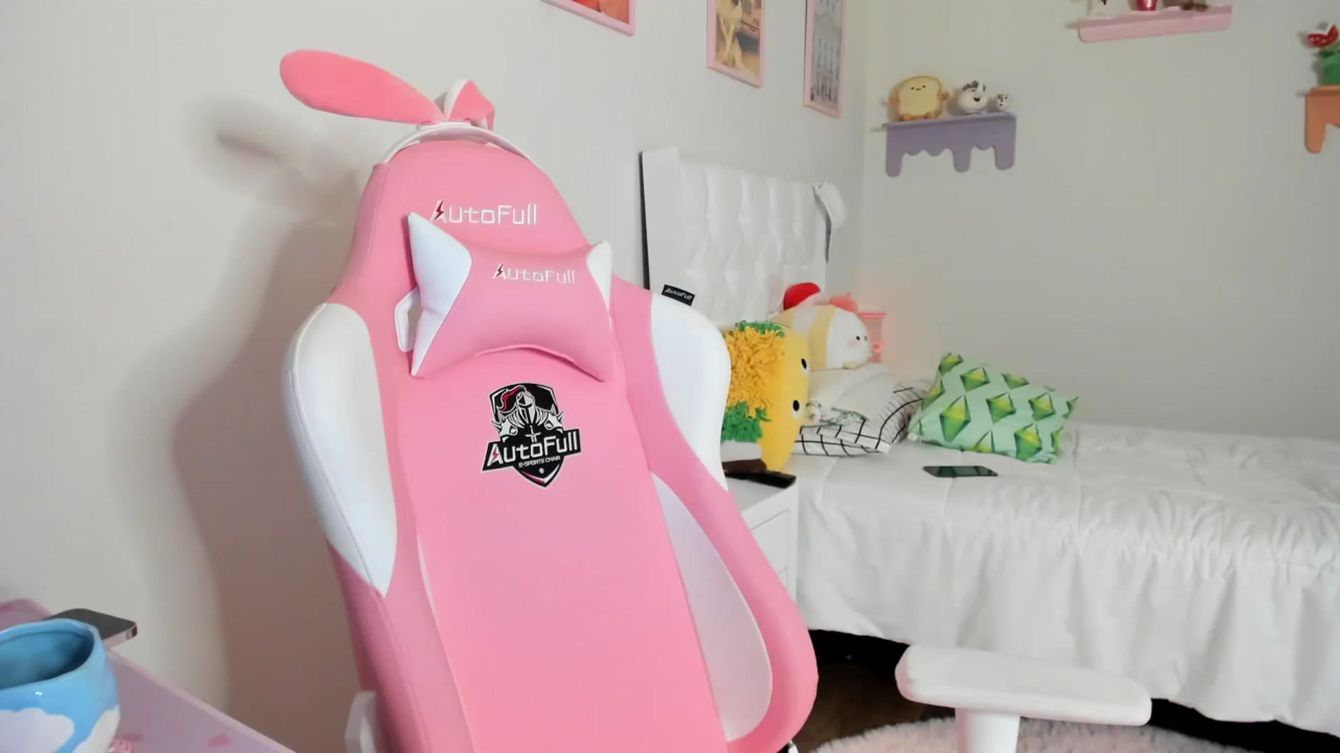 Gallery image thumbnail from Cherrycute666's myfreecams stream on, 06/01/2023, 13:36 image 8 of 20
