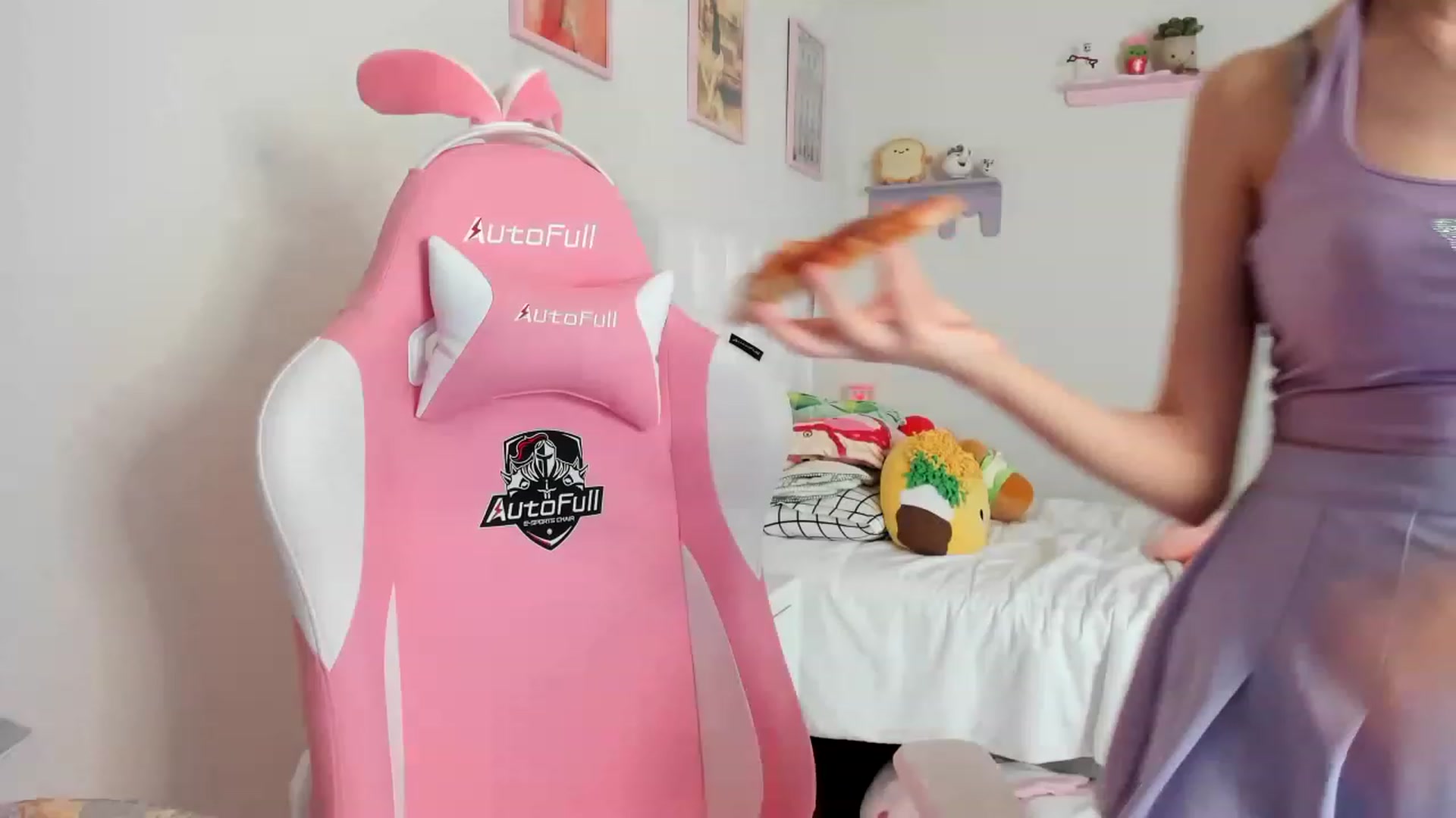 Gallery image thumbnail from Cherrycute666's myfreecams stream on, 06/01/2023, 19:36 image 20 of 20
