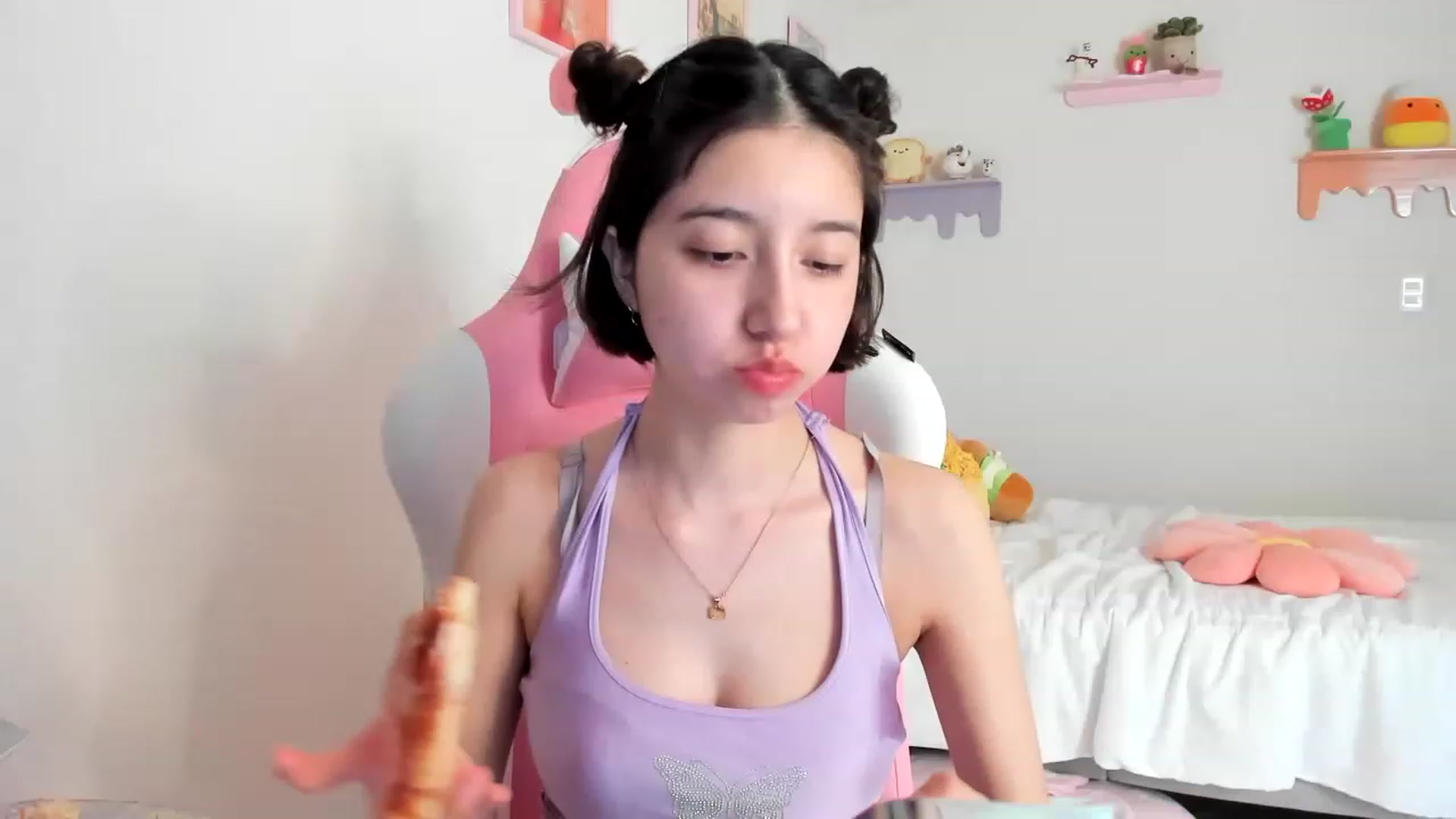 Gallery image thumbnail from Cherrycute666's myfreecams stream on, 06/01/2023, 19:36 image 16 of 20