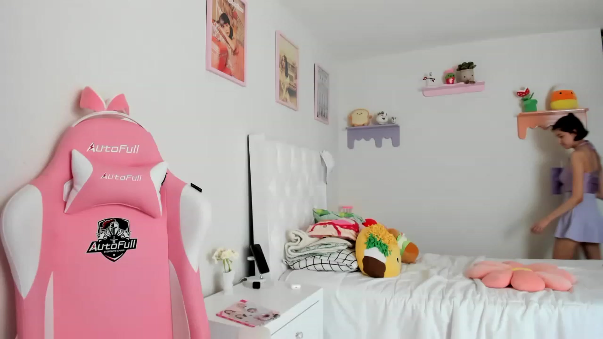 Gallery image thumbnail from Cherrycute666's myfreecams stream on, 06/01/2023, 19:36 image 12 of 20