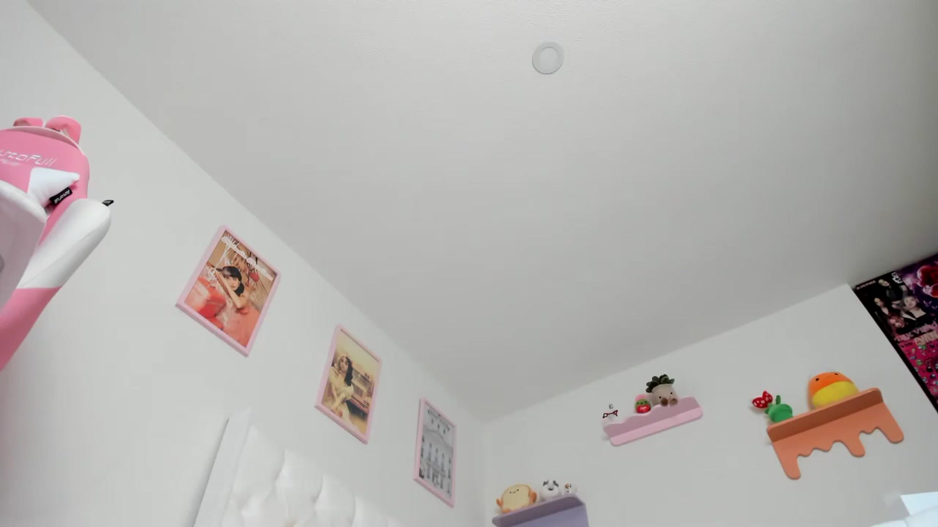 Gallery image thumbnail from Cherrycute666's myfreecams stream on, 06/01/2023, 23:13 image 8 of 20
