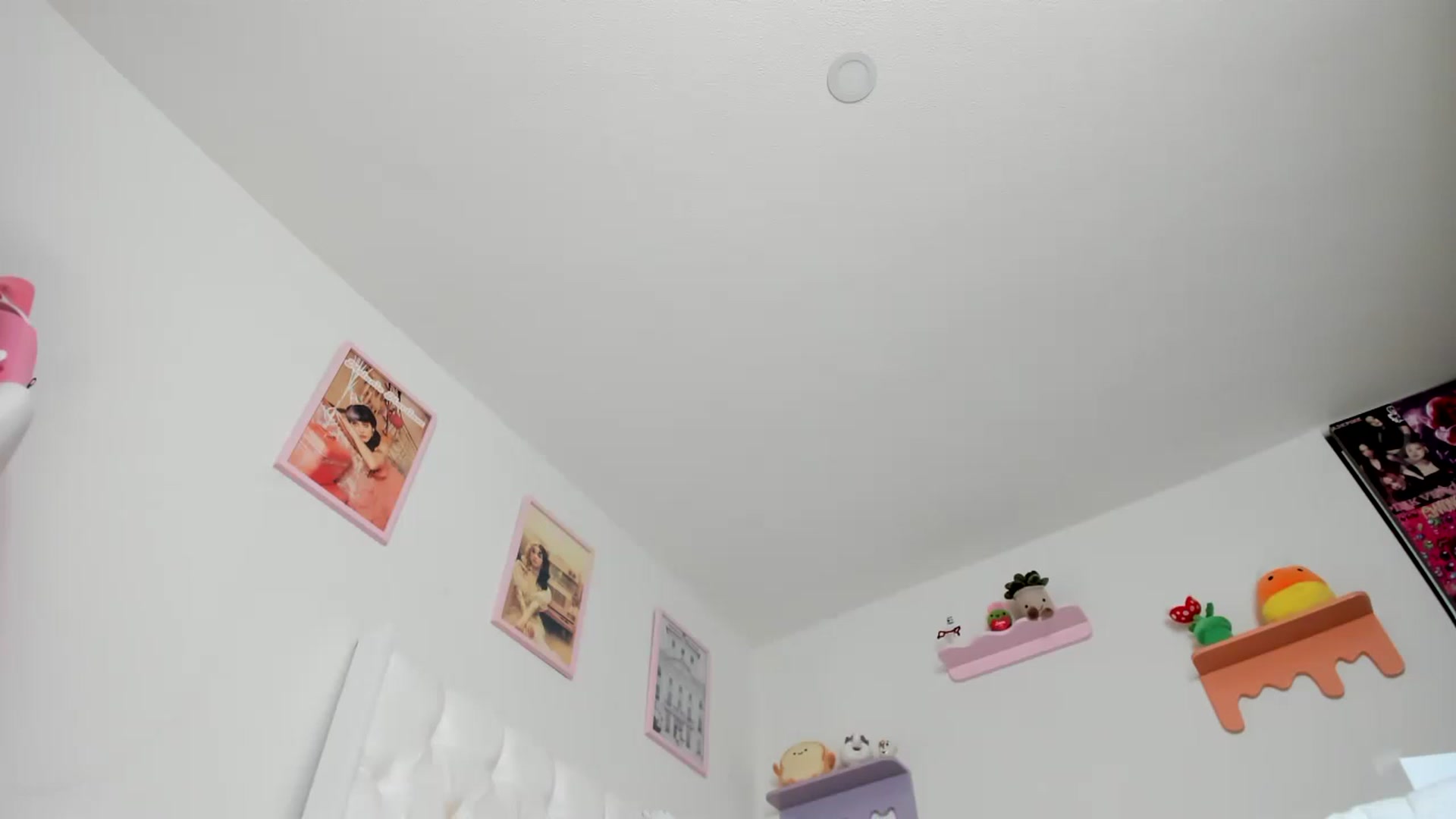 Gallery image thumbnail from Cherrycute666's myfreecams stream on, 06/01/2023, 23:13 image 9 of 20