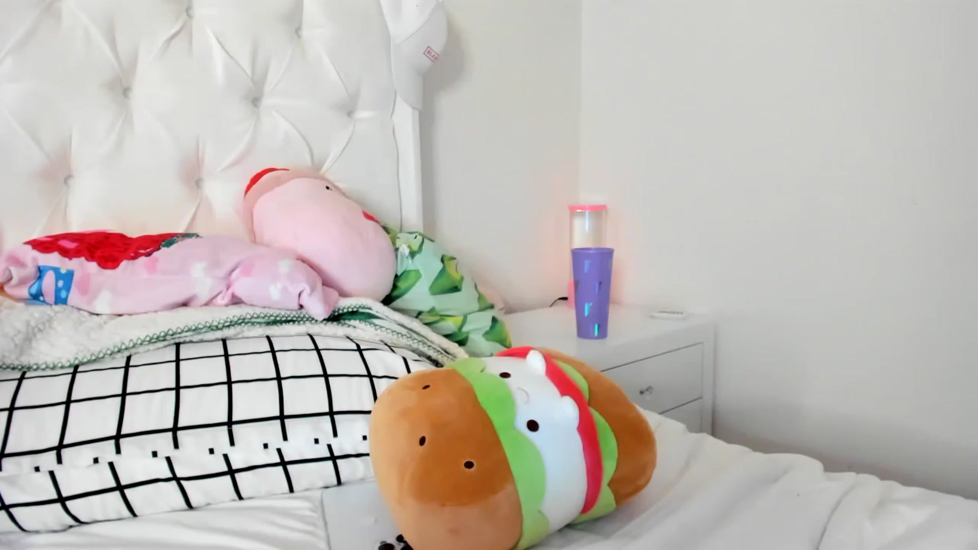 Gallery image thumbnail from Cherrycute666's myfreecams stream on, 06/01/2023, 23:39 image 19 of 20