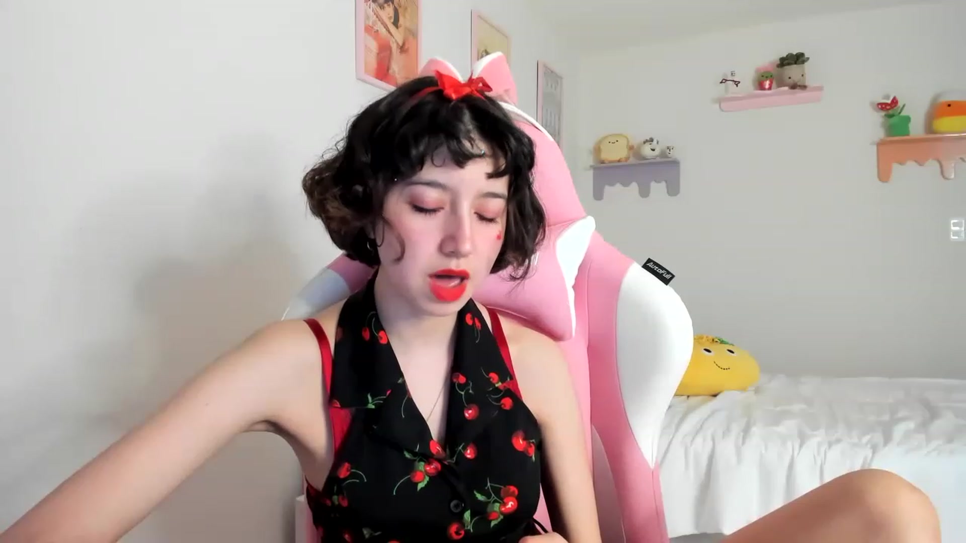Gallery image thumbnail from Cherrycute666's myfreecams stream on, 06/02/2023, 23:39 image 11 of 20