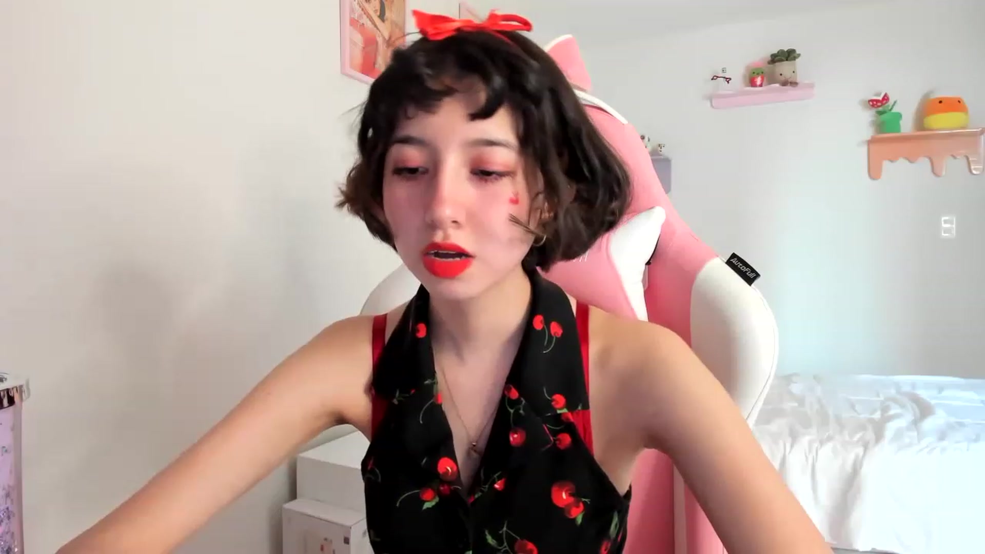 Gallery image thumbnail from Cherrycute666's myfreecams stream on, 06/02/2023, 23:39 image 10 of 20