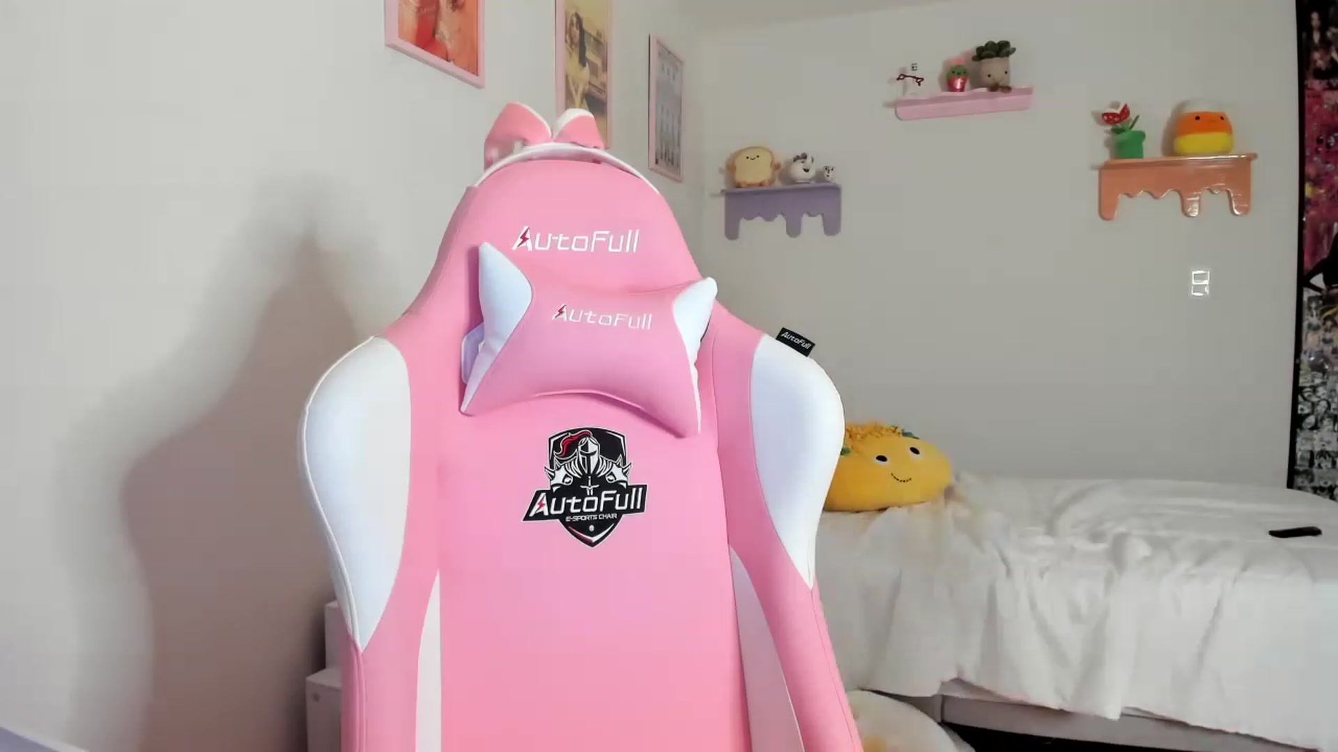 Gallery image thumbnail from Cherrycute666's myfreecams stream on, 06/03/2023, 02:15 image 17 of 20