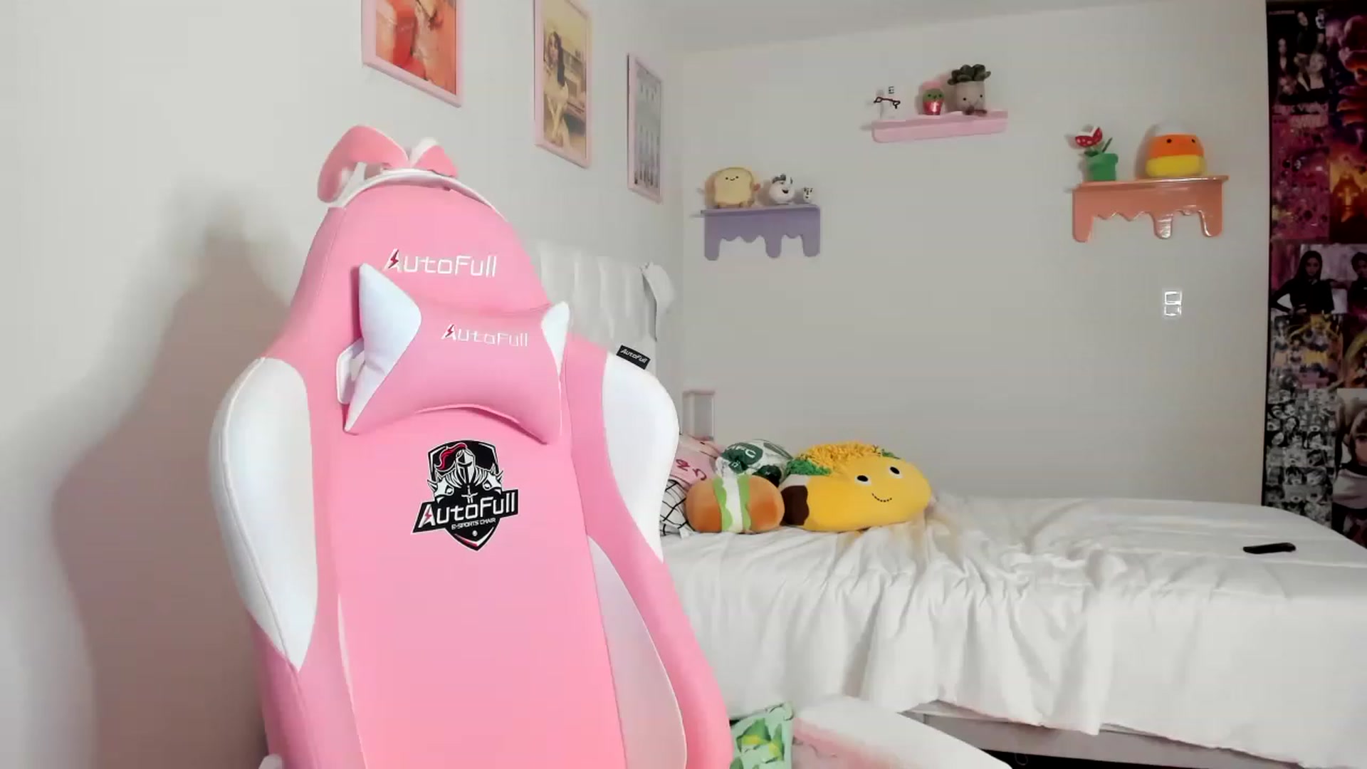Gallery image thumbnail from Cherrycute666's myfreecams stream on, 06/03/2023, 05:13 image 10 of 20