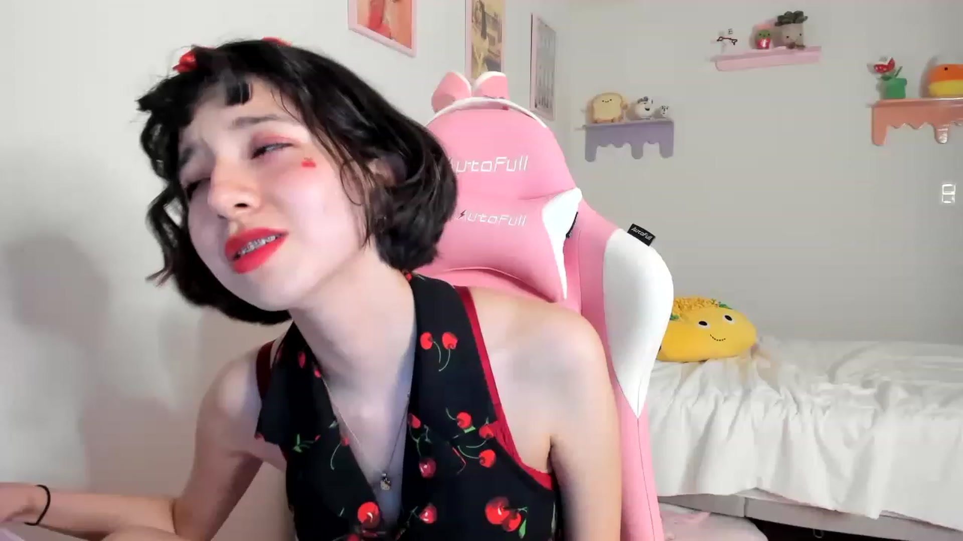 Gallery image thumbnail from Cherrycute666's myfreecams stream on, 06/03/2023, 05:13 image 14 of 20
