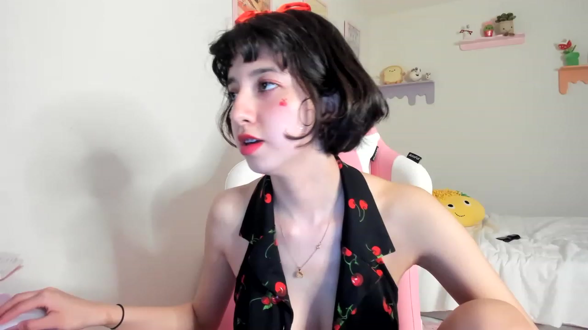 Gallery image thumbnail from Cherrycute666's myfreecams stream on, 06/03/2023, 07:20 image 3 of 20